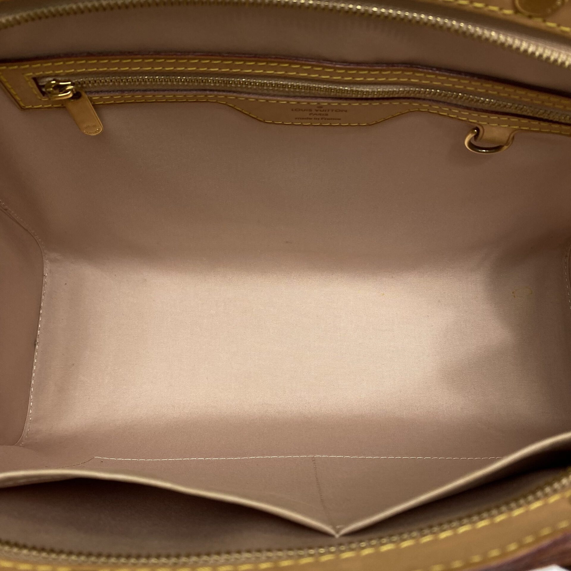 Bolsa Louis Vuittton Brea Verniz Bege