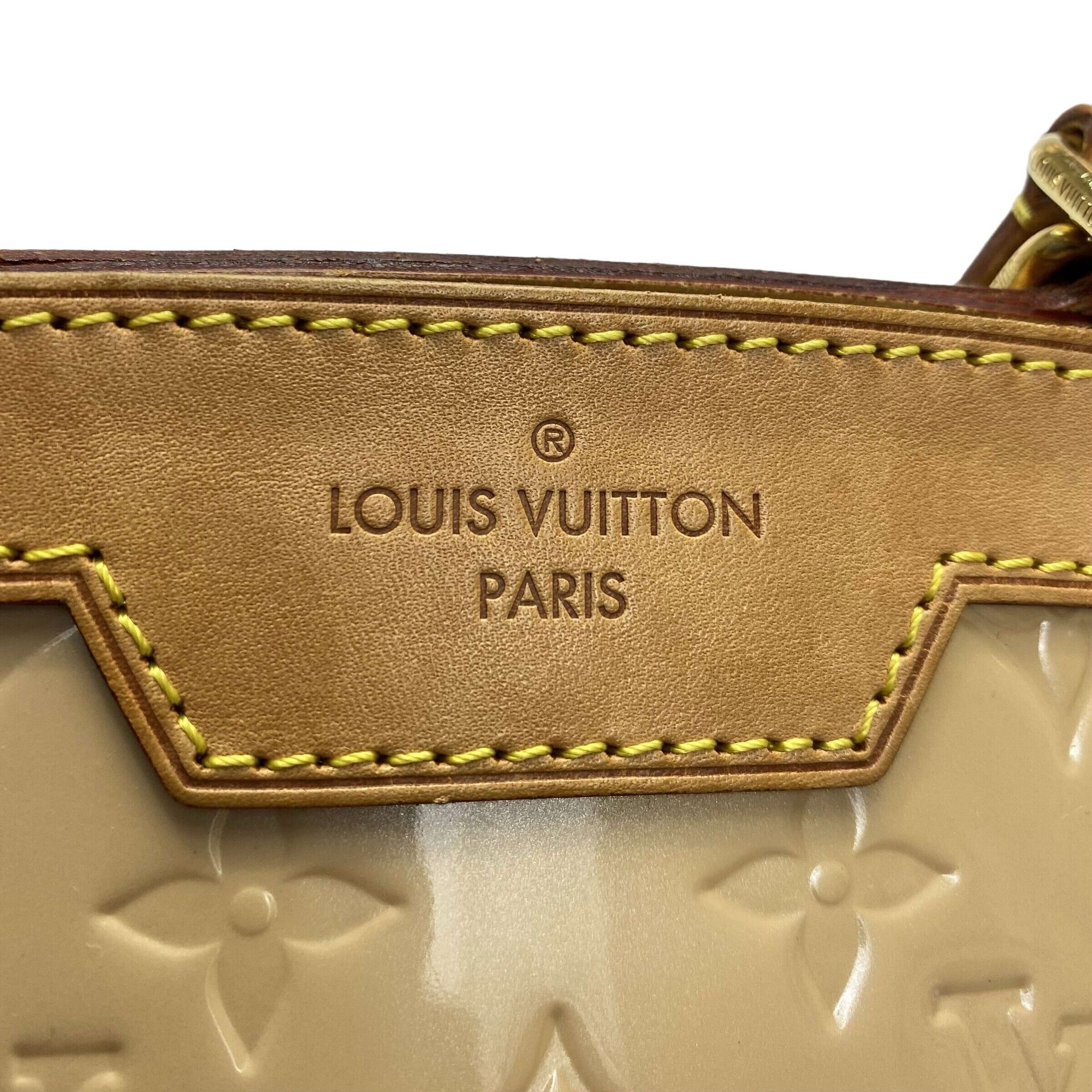 Bolsa Louis Vuittton Brea Verniz Bege