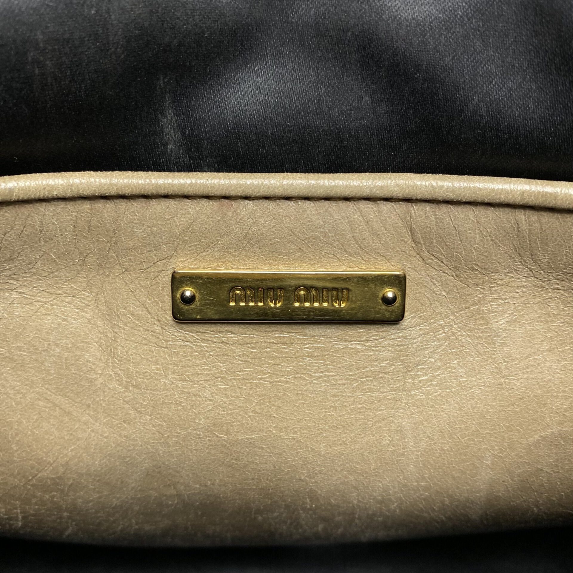 Bolsa Miu Miu Vitello Shine Bege