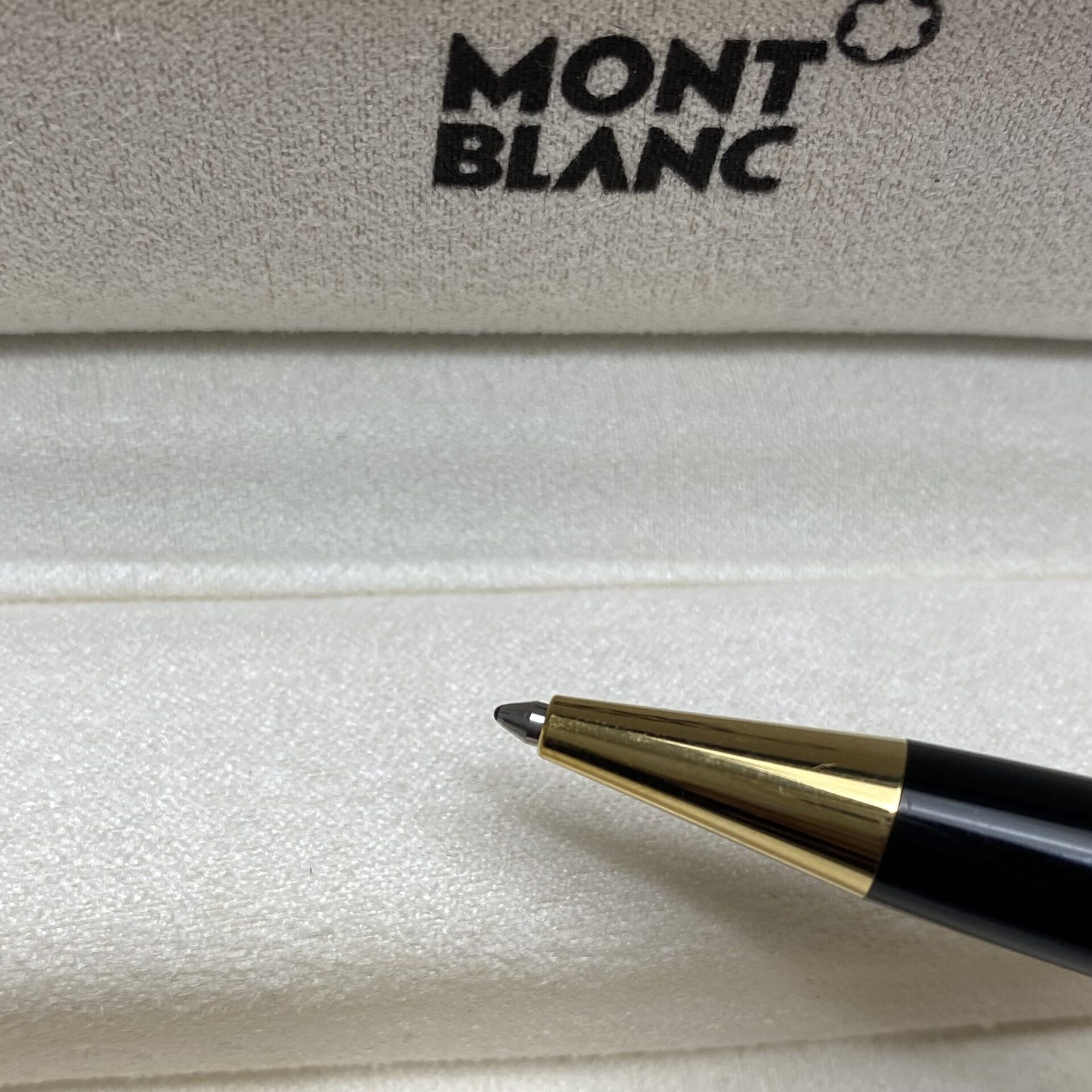 Caneta Montblanc Meisterstuck Classique Preta