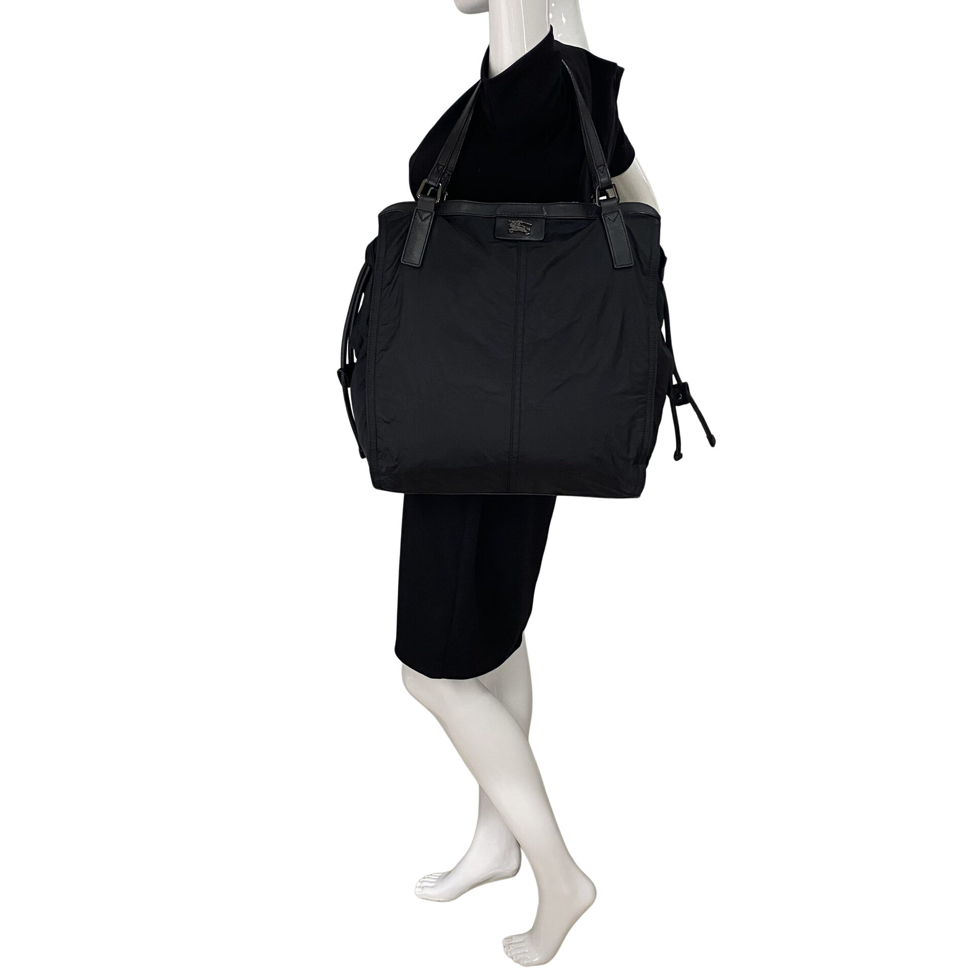 Bolsa Burberry Buckleigh Packable Nylon Preta