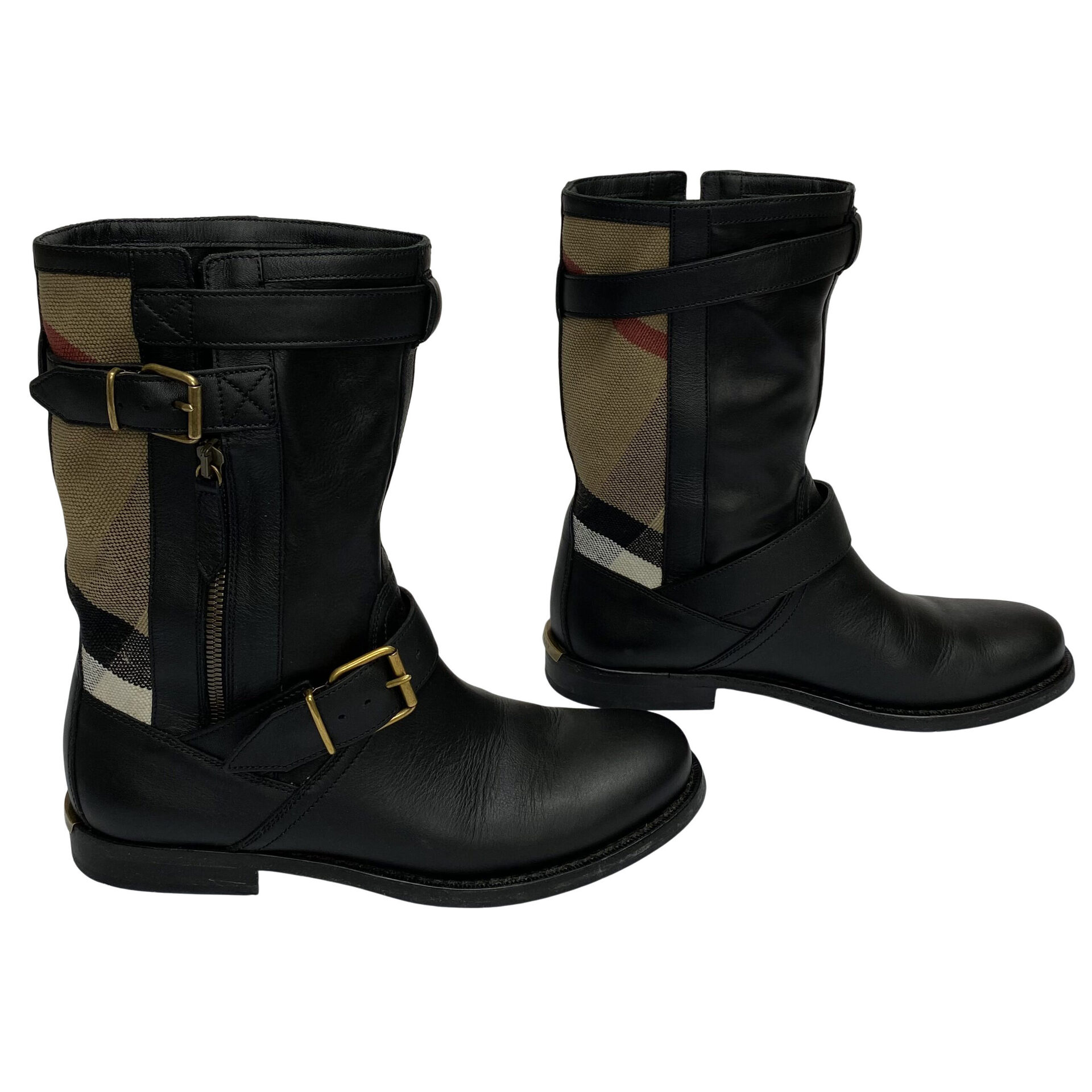 Bota Burberry Couro Preto e Xadrez