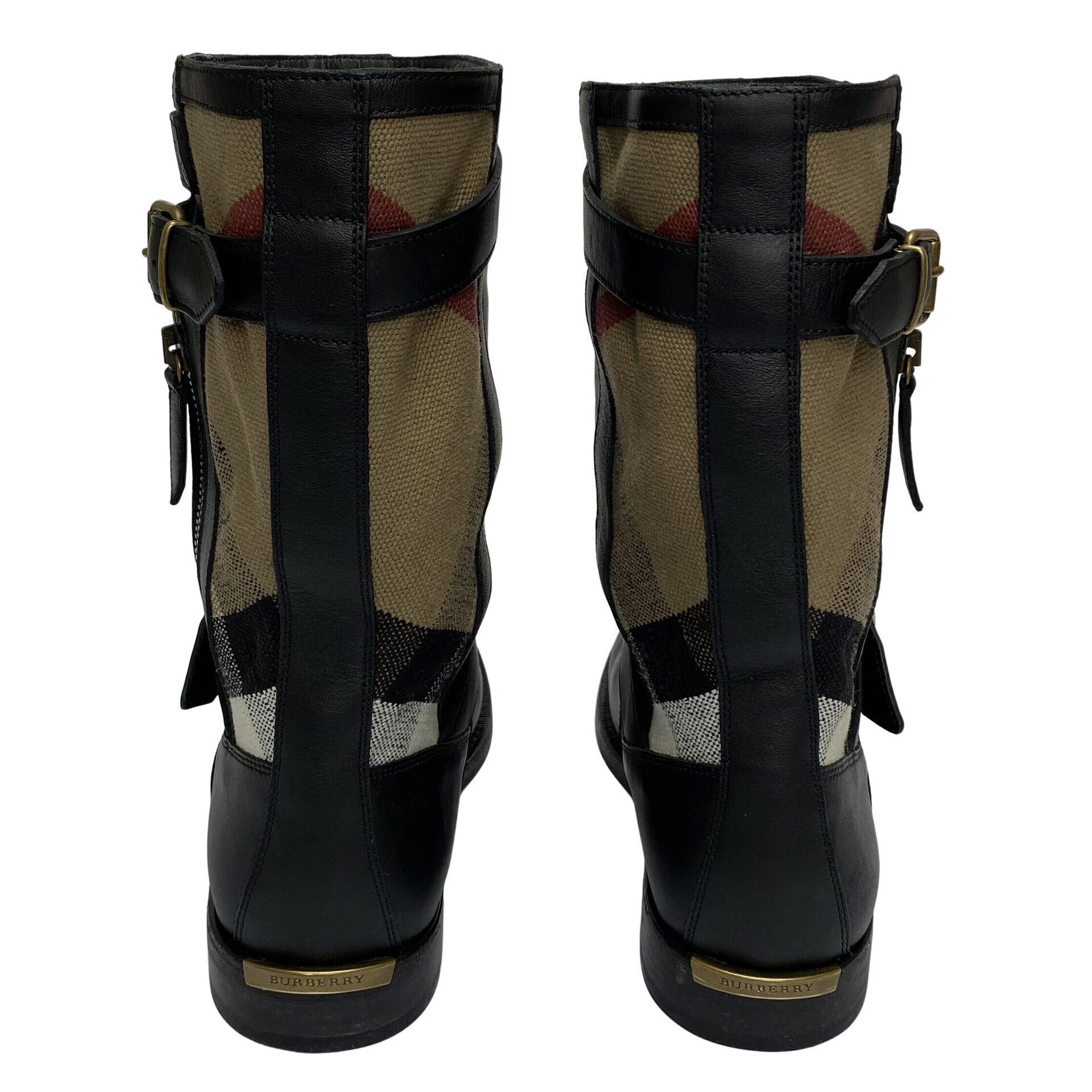 Bota Burberry Couro Preto e Xadrez