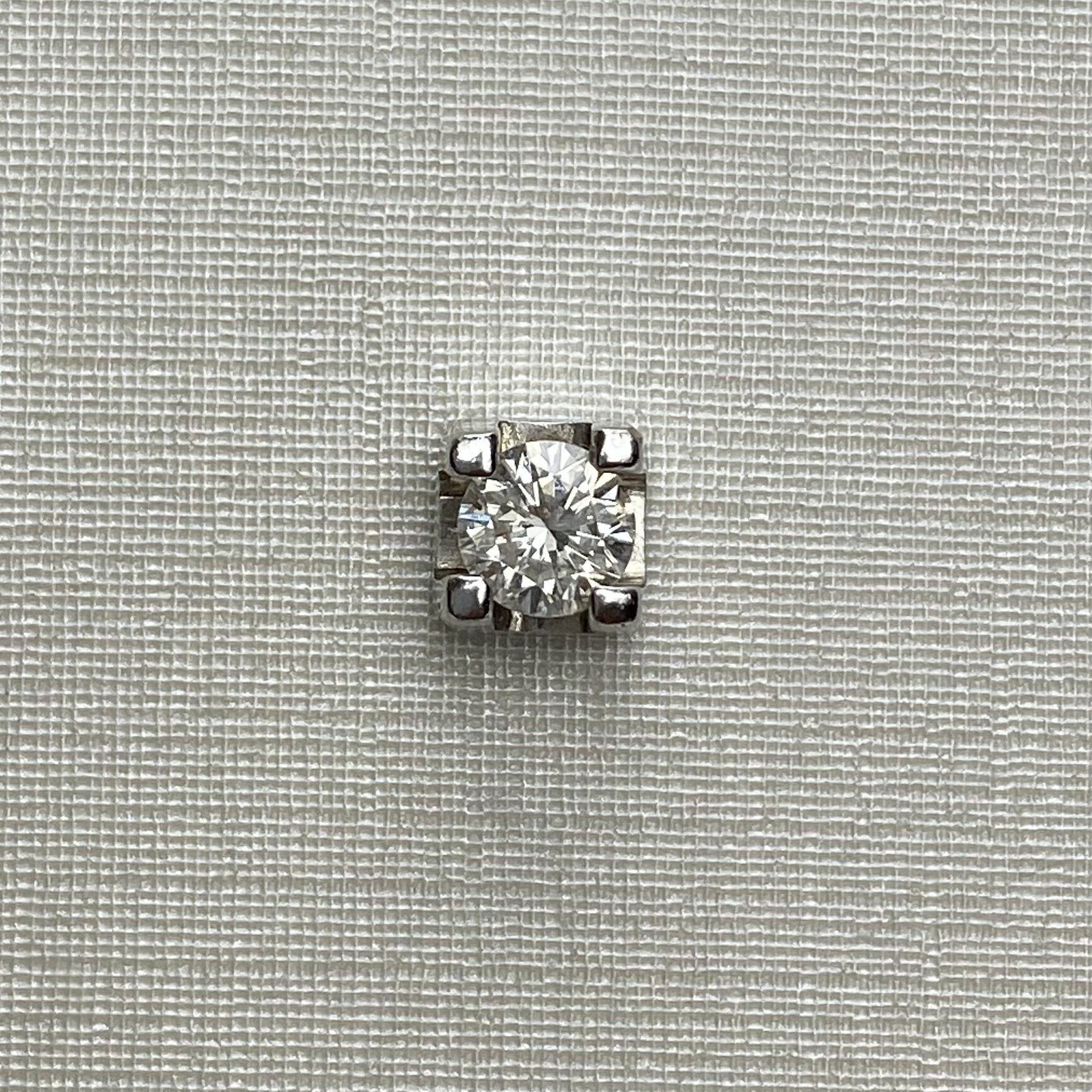 Par de Brincos Solitários - 0.52 ct.