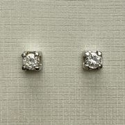 Par de Brincos Solitários - 0.52 ct.