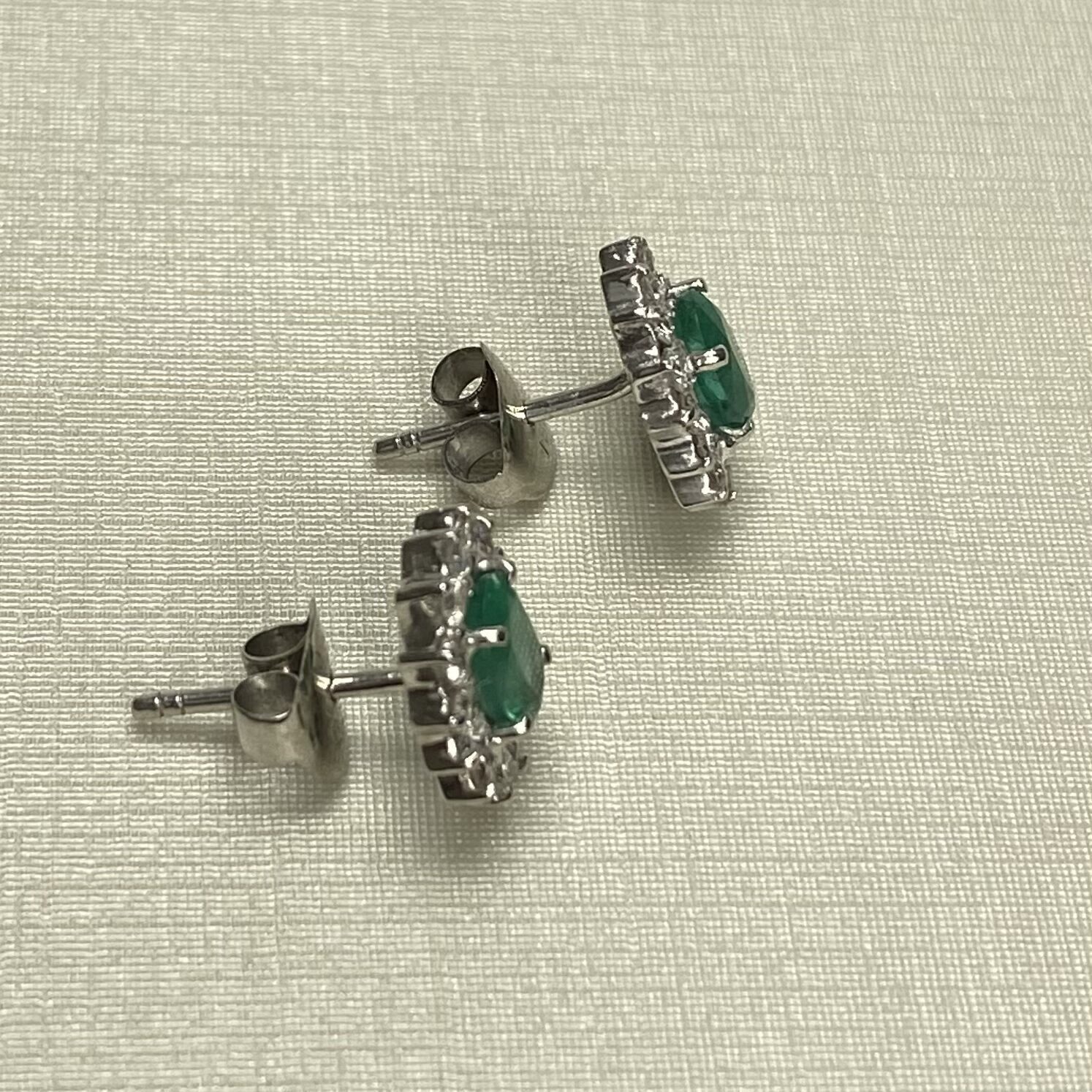 Par de Brincos Esmeraldas - 1.36 ct.