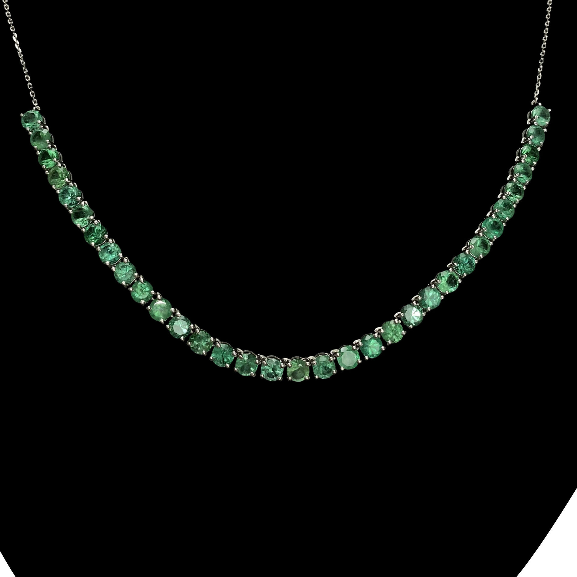 Colar Meia Riviera Esmeraldas - 7.51 ct.