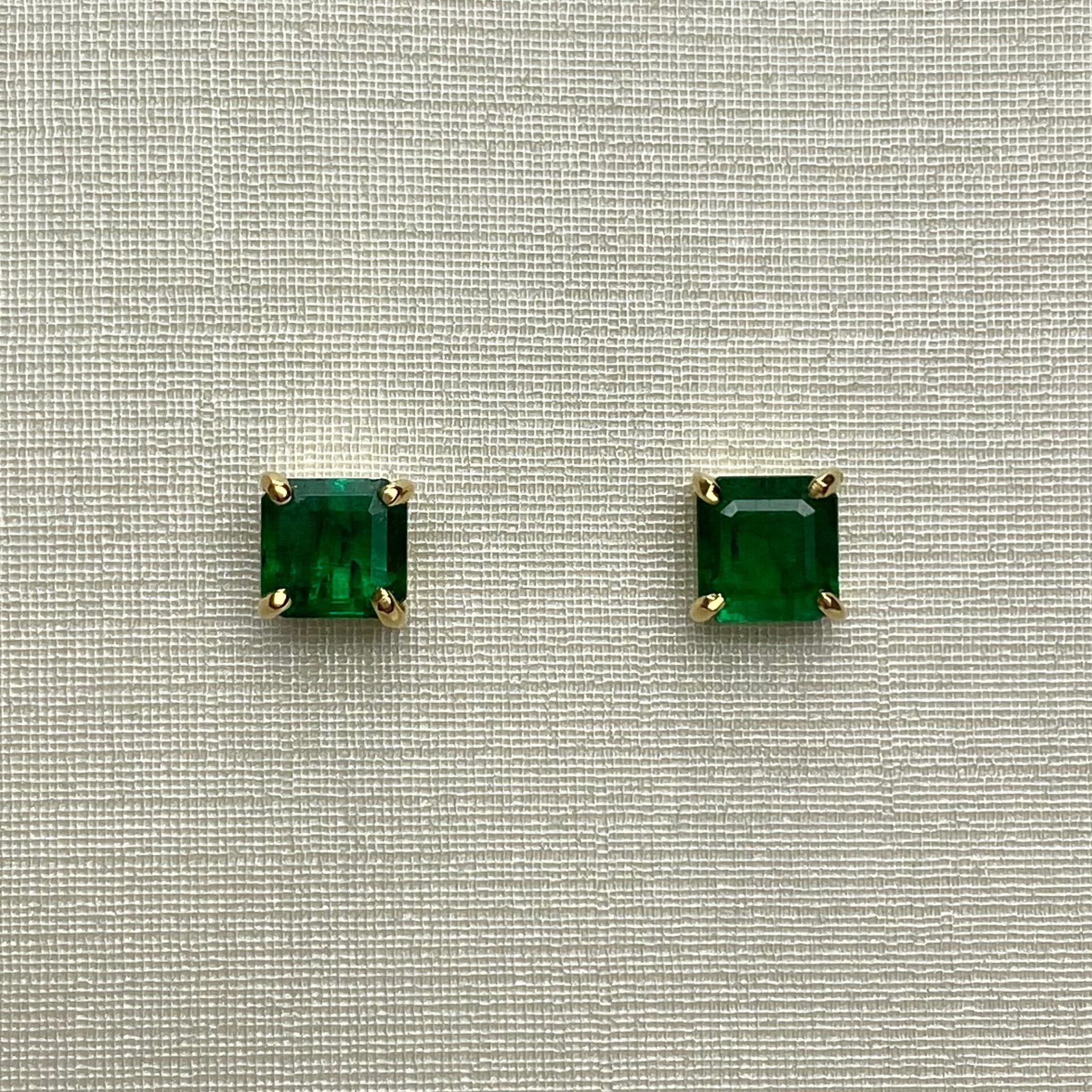 Par de Brincos Esmeraldas - 0.96 ct.