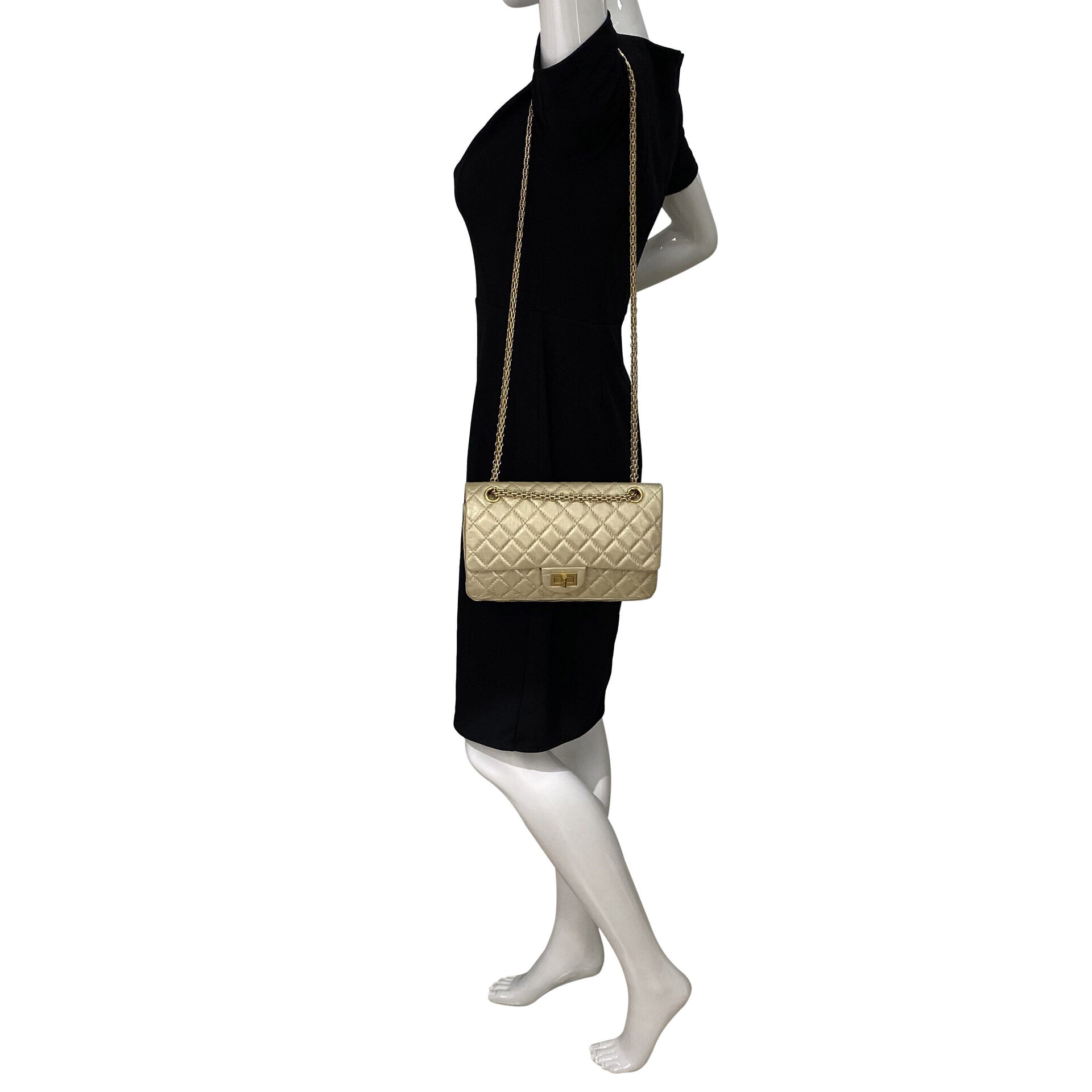 Bolsa Chanel 2.55 Reissue Matelassê Dourada
