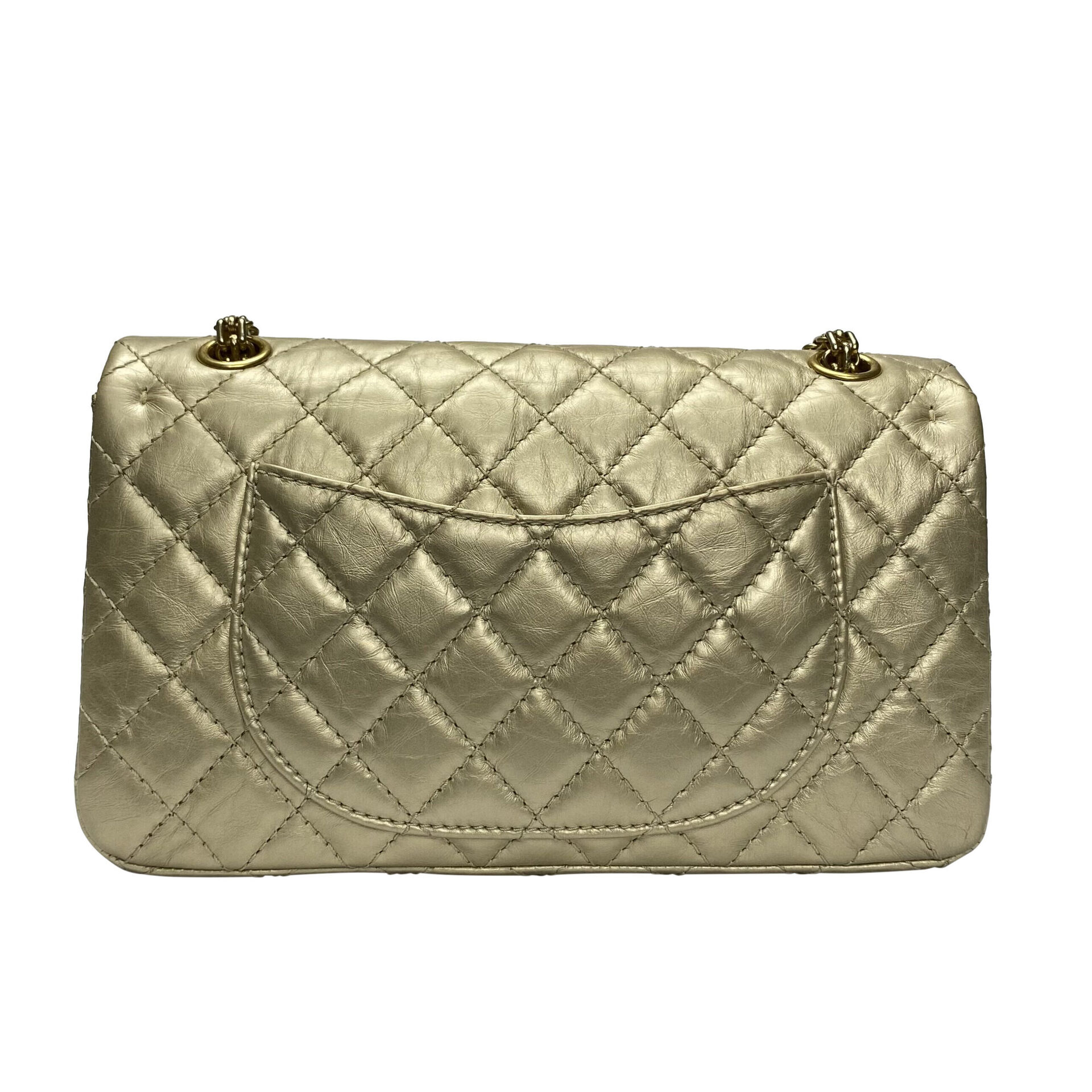 Bolsa Chanel 2.55 Reissue Matelassê Dourada