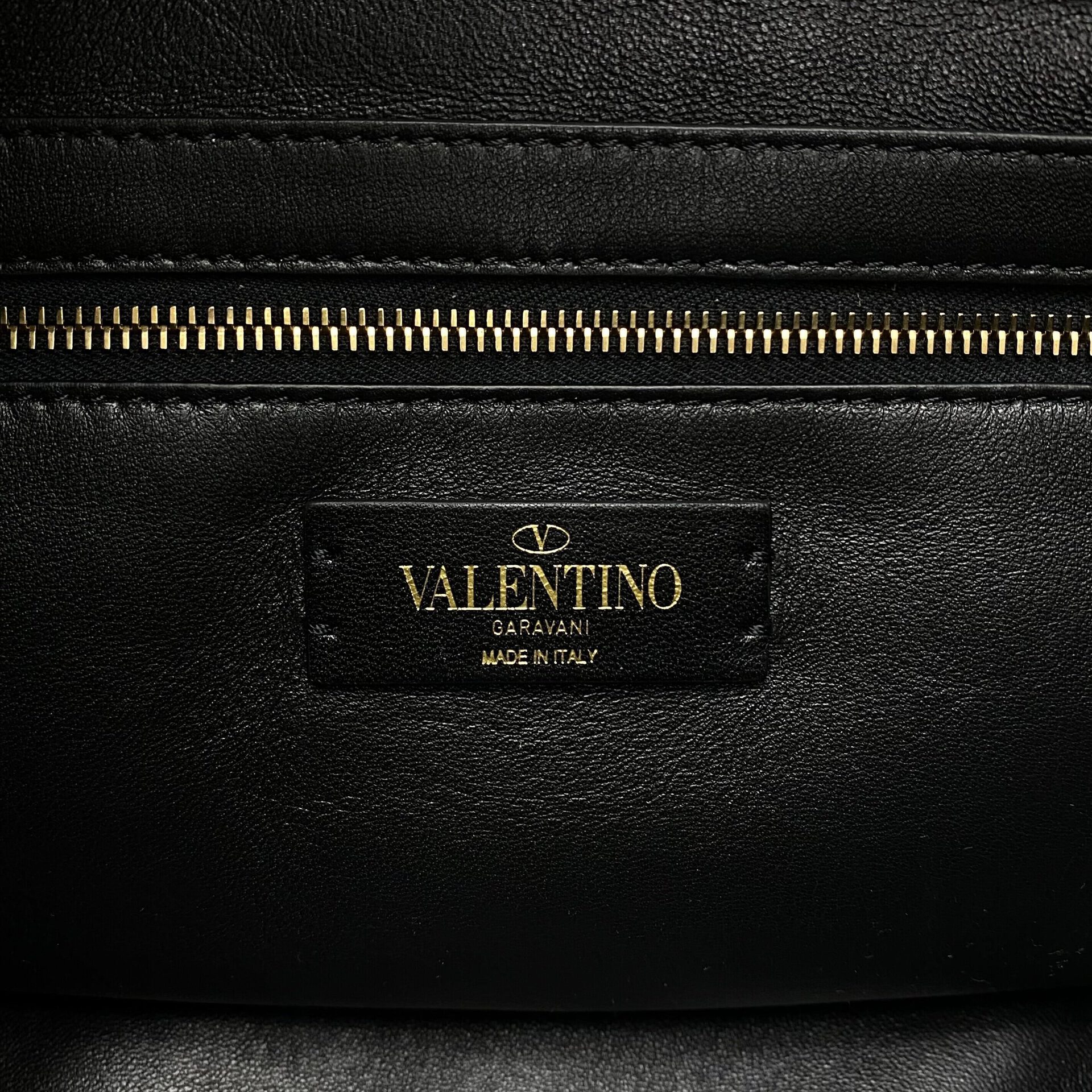 Bolsa Valentino Garavani Roman Stud Bicolor