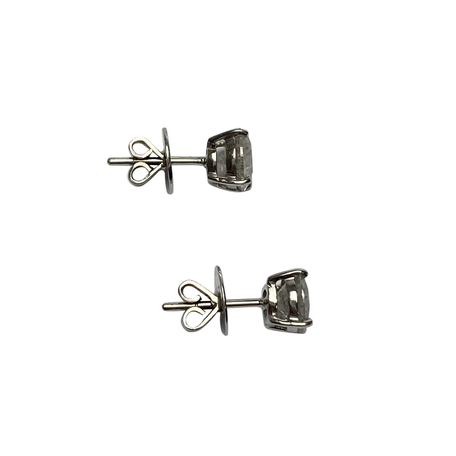 Par de Brincos Solitários - 2.59 ct.