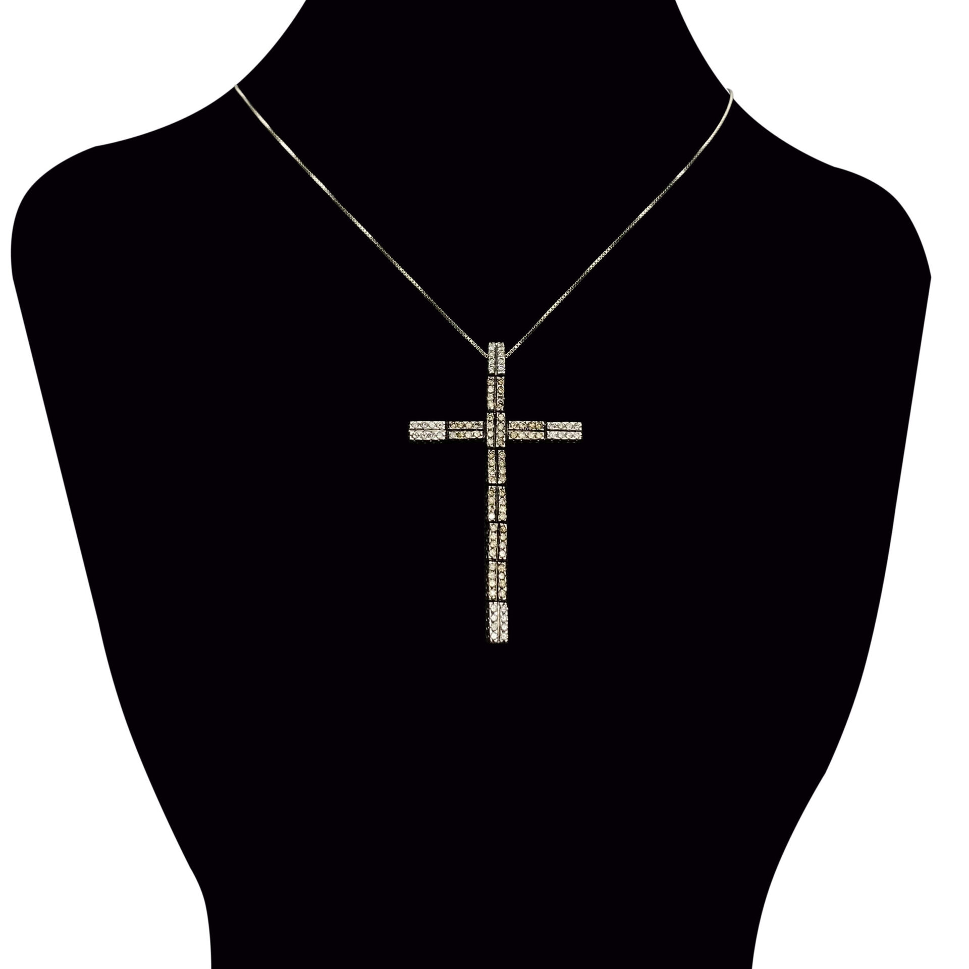 Colar Crucifixo Diamantes - 0.57 ct