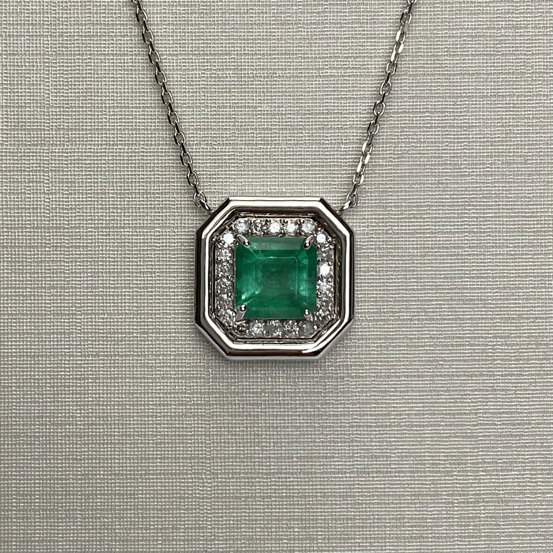 Colar Esmeralda com Diamantes - 1.59 ct