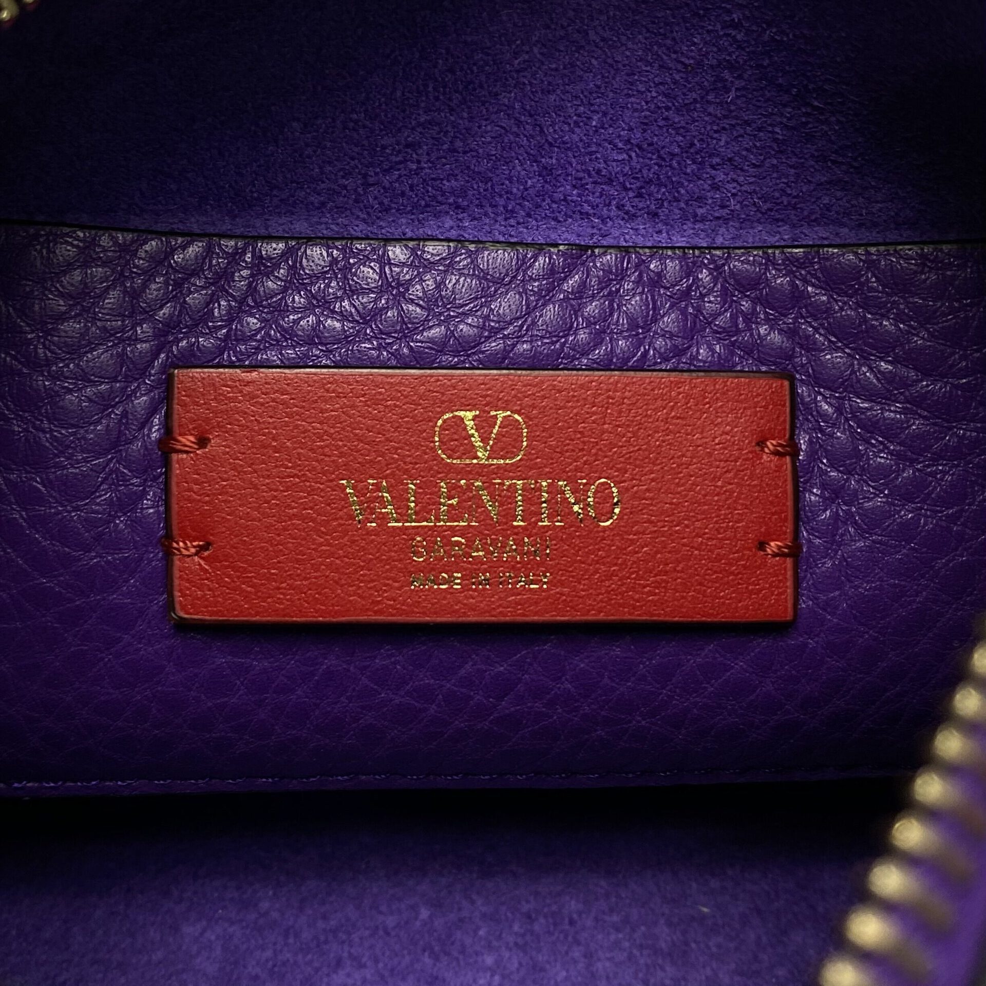Bolsa Valentino Garavani Rockstud Roxa