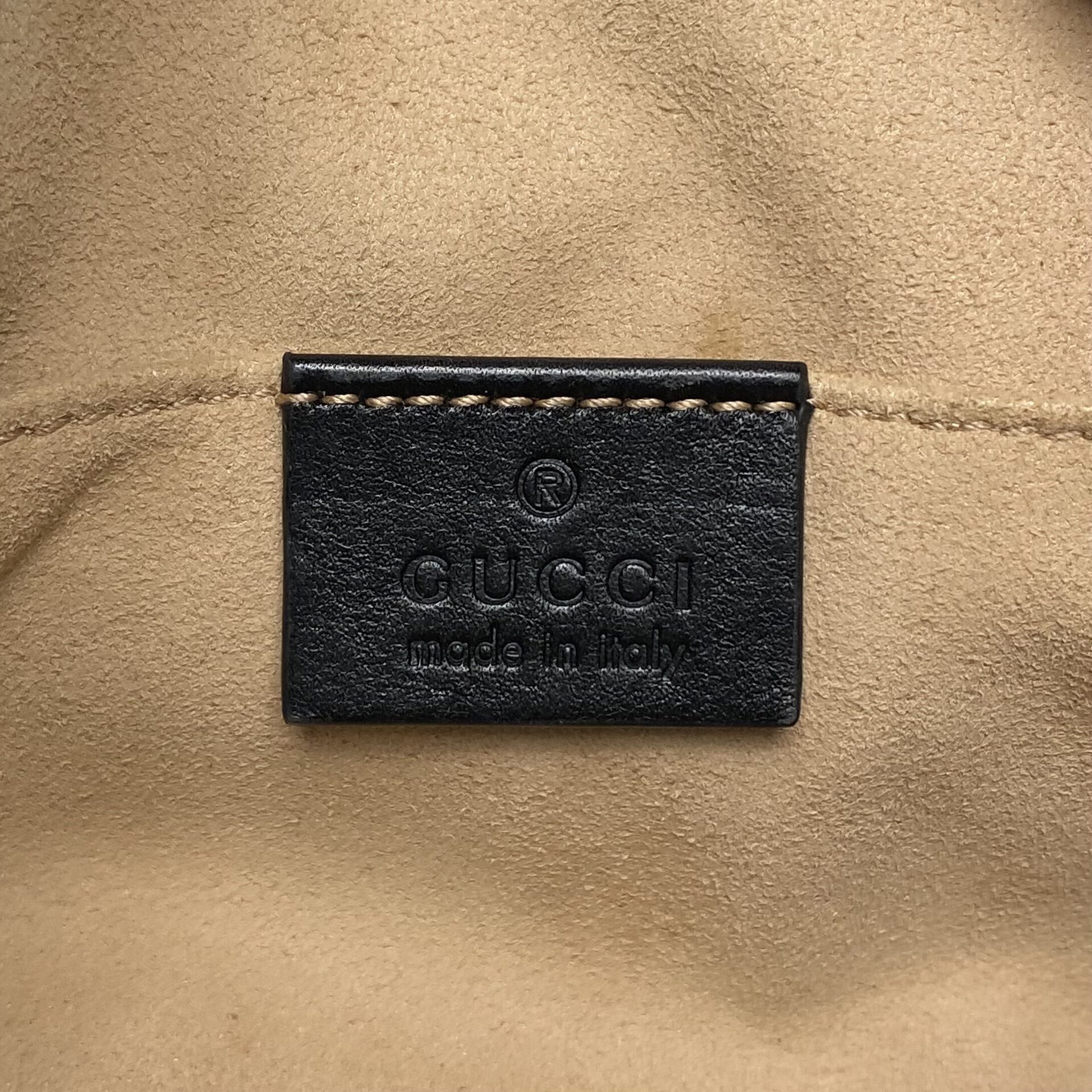 Pochete Gucci GG Marmont Preta