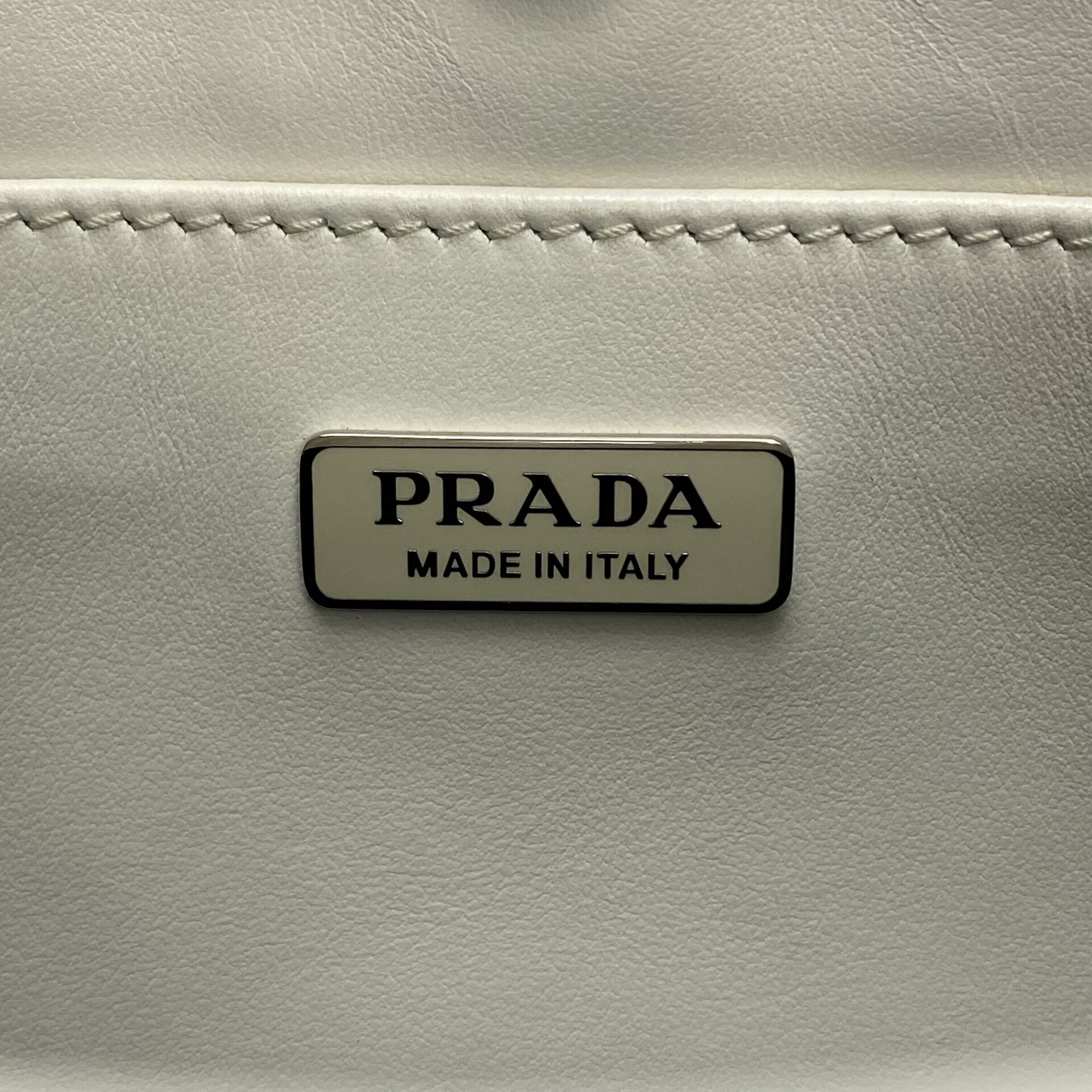 Bolsa Prada Cleo Branca