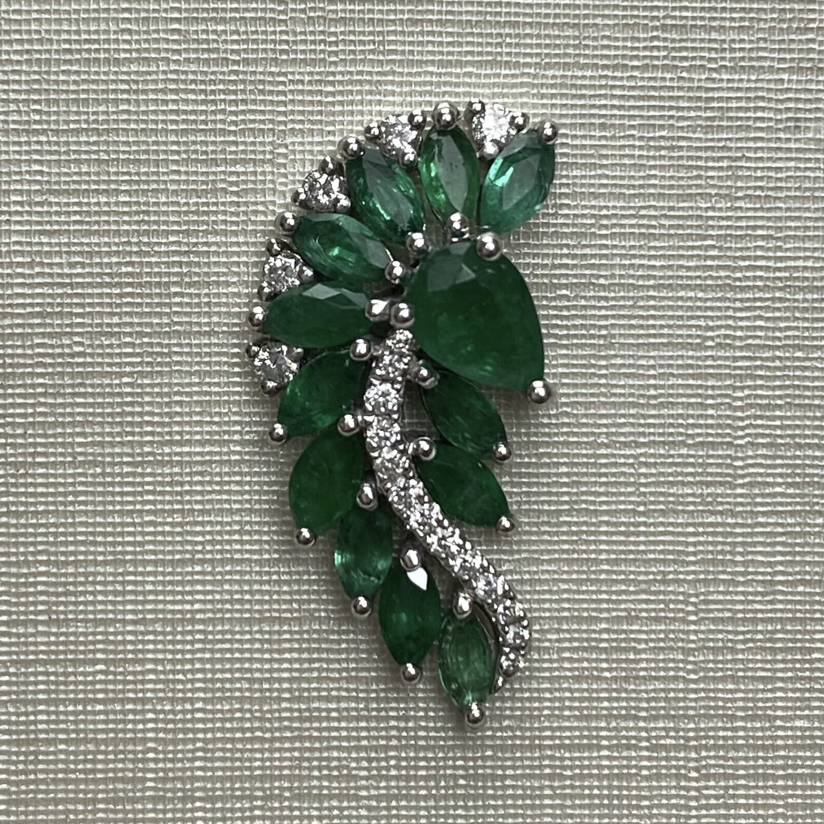 Par de Brincos Esmeraldas e Diamantes