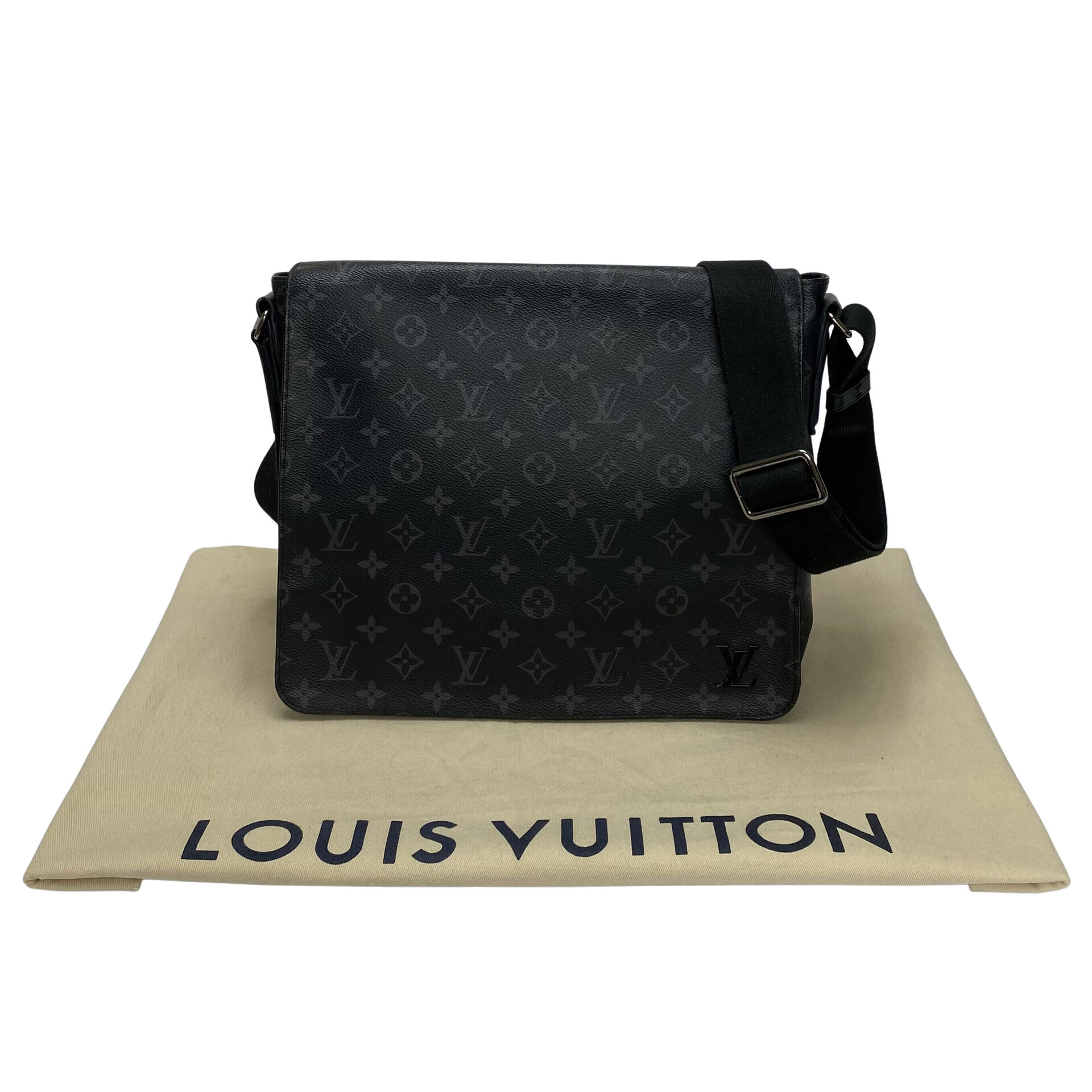 Bolsa Louis Vuitton District Monogram Eclipse