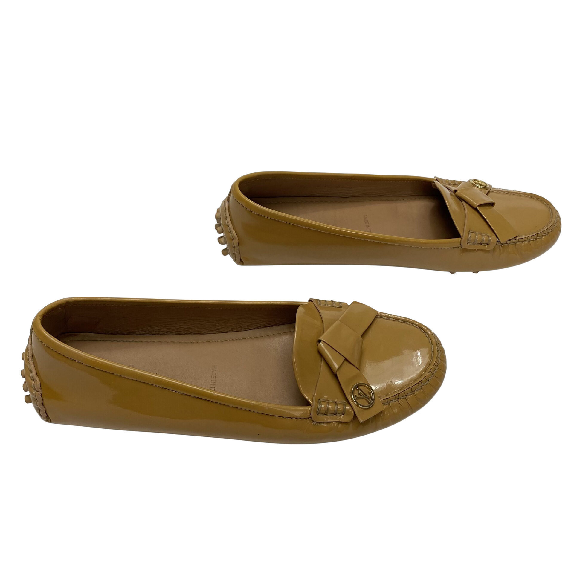 Mocassim Louis Vuitton Couro Verniz Bege