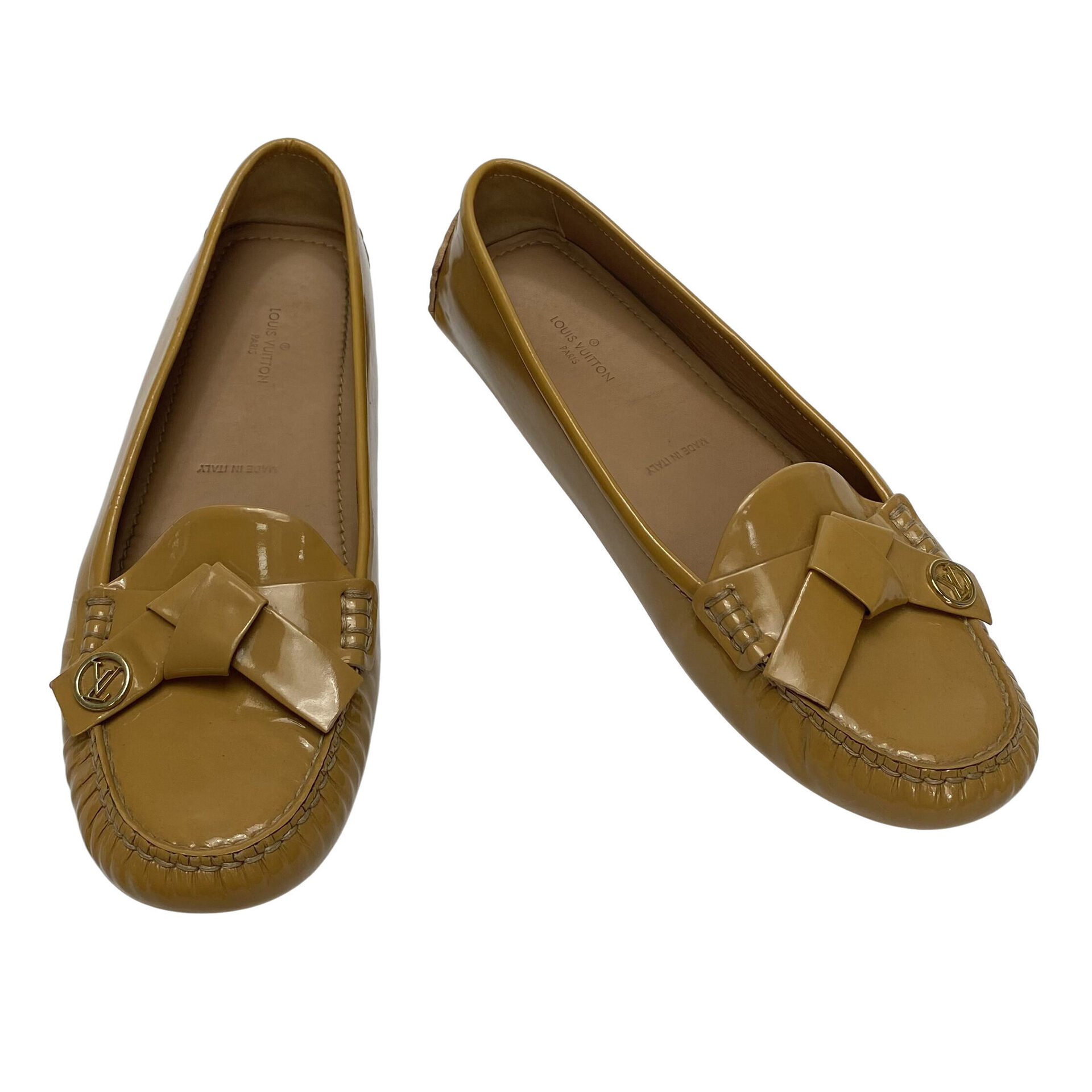 Mocassim Louis Vuitton Couro Verniz Bege