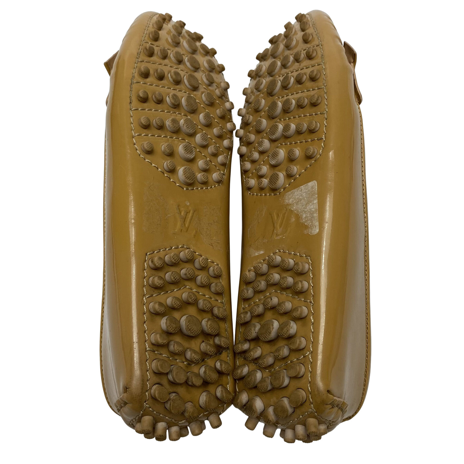 Mocassim Louis Vuitton Couro Verniz Bege