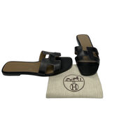 Sandália Hermès Oran Preta