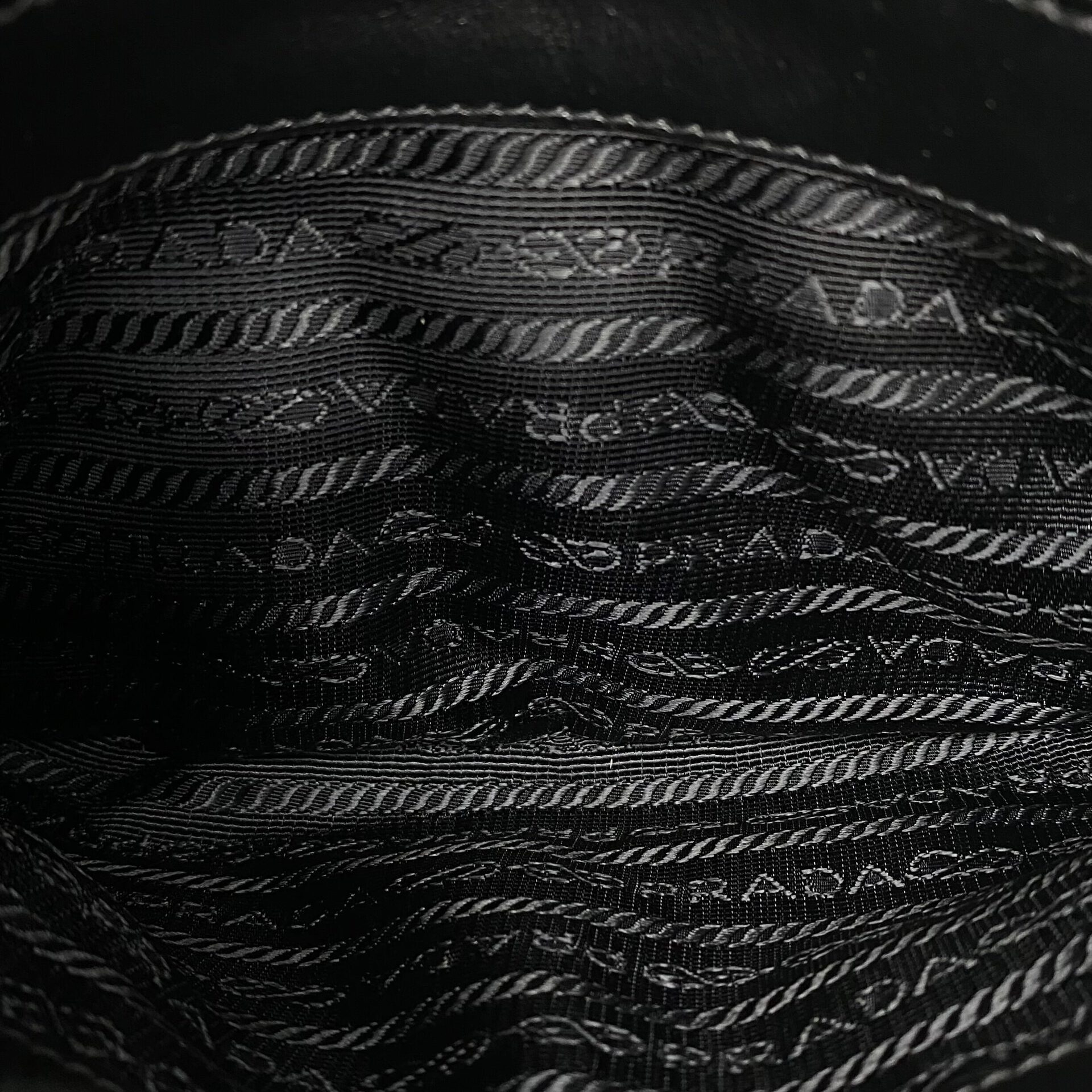Bolsa Prada Tiracolo Chain Saffiano Preto