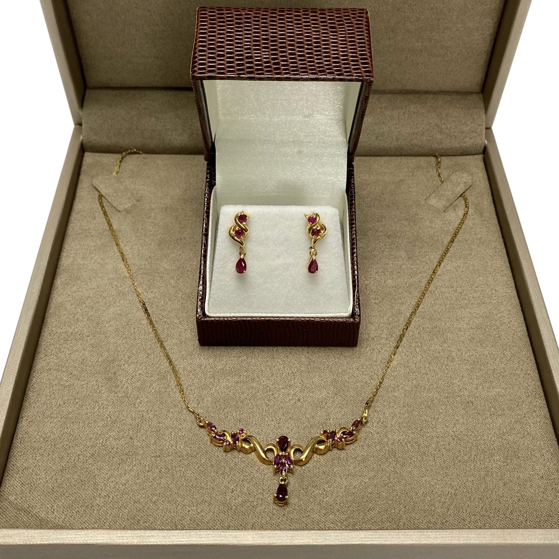 Conjunto Ouro Amarelo e Rubis