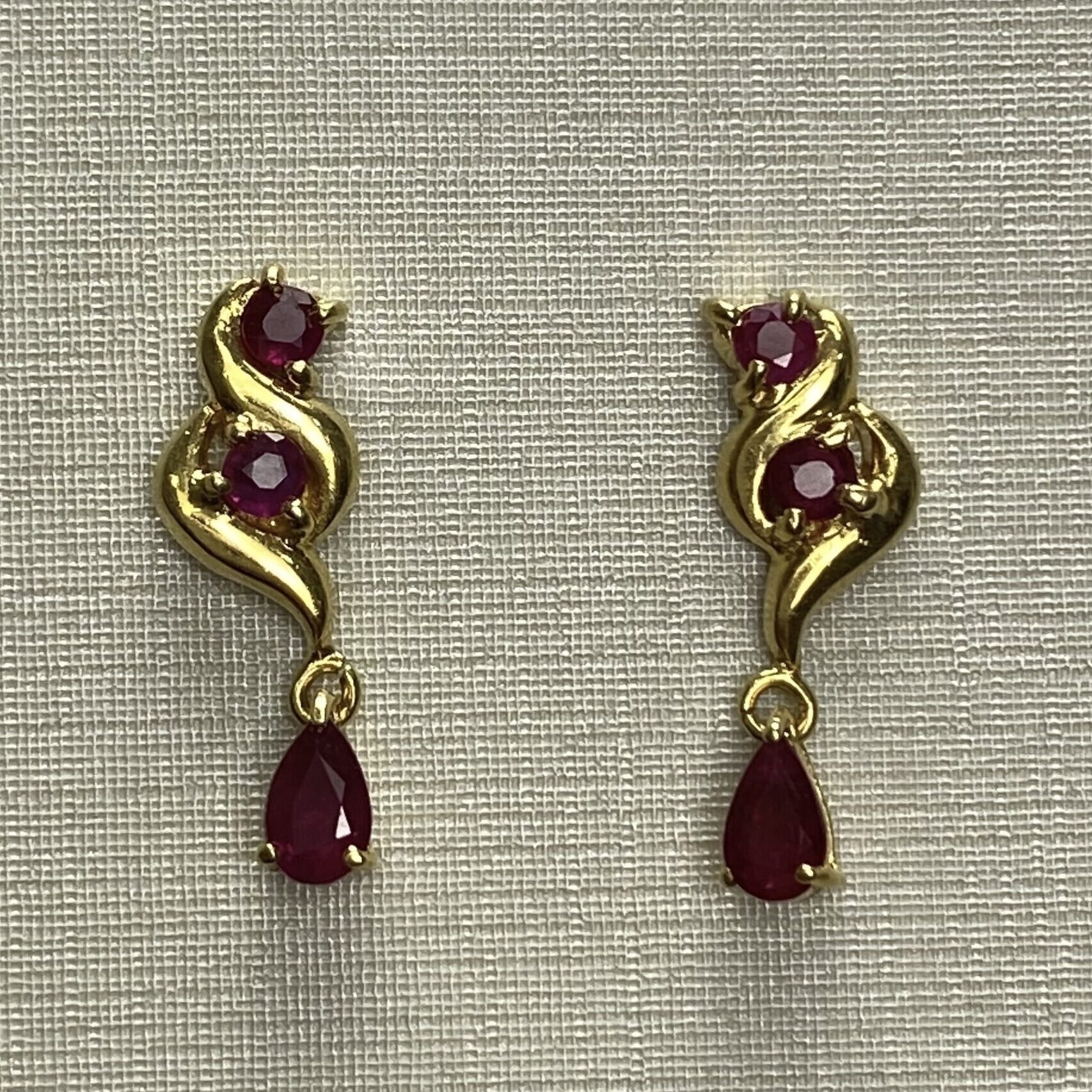Conjunto Ouro Amarelo e Rubis