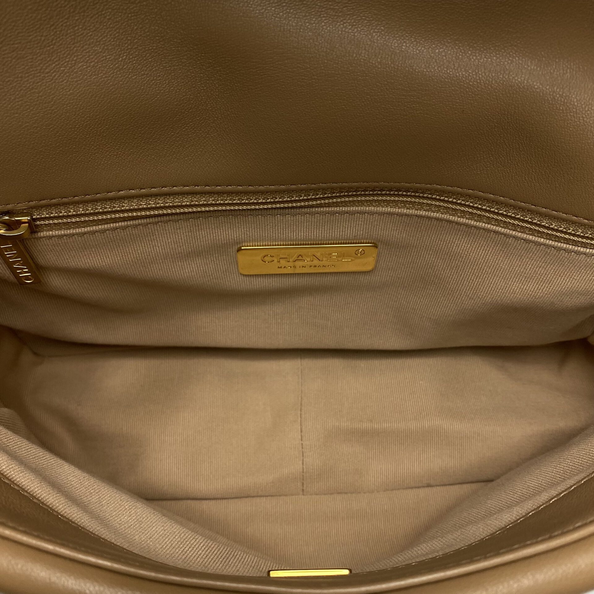 Bolsa Chanel 19 Couro Bege