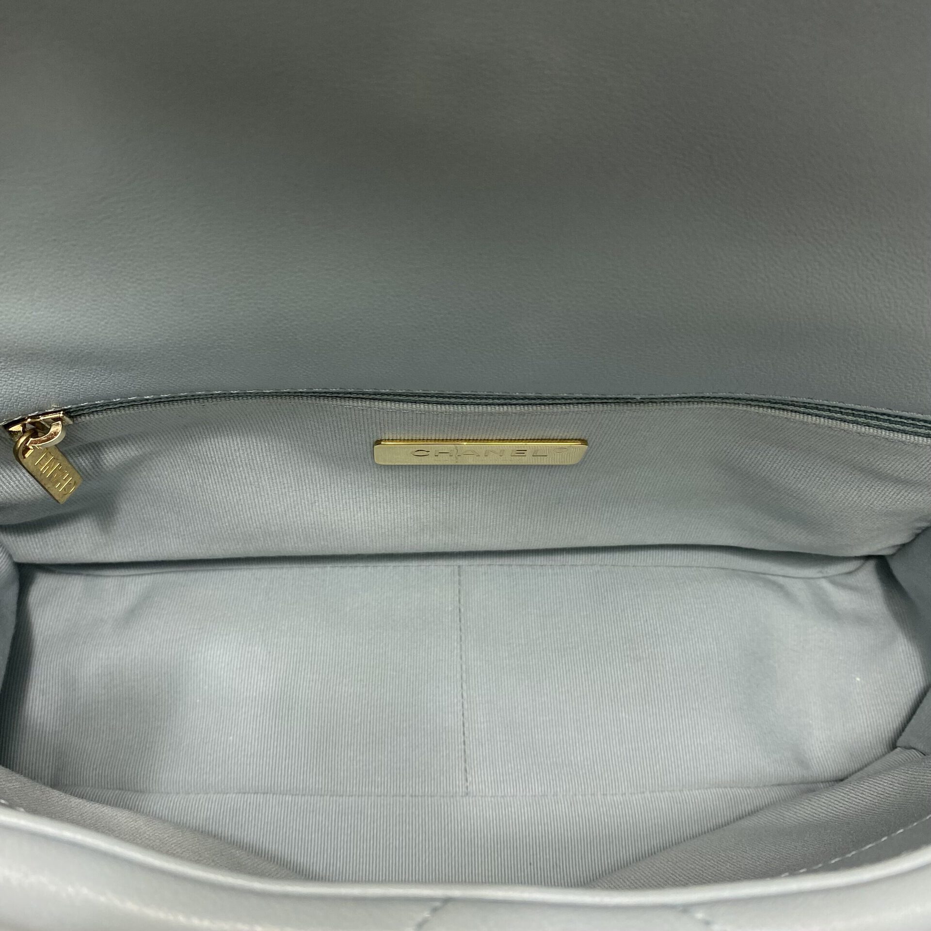 Bolsa Chanel 19 Flap Bag