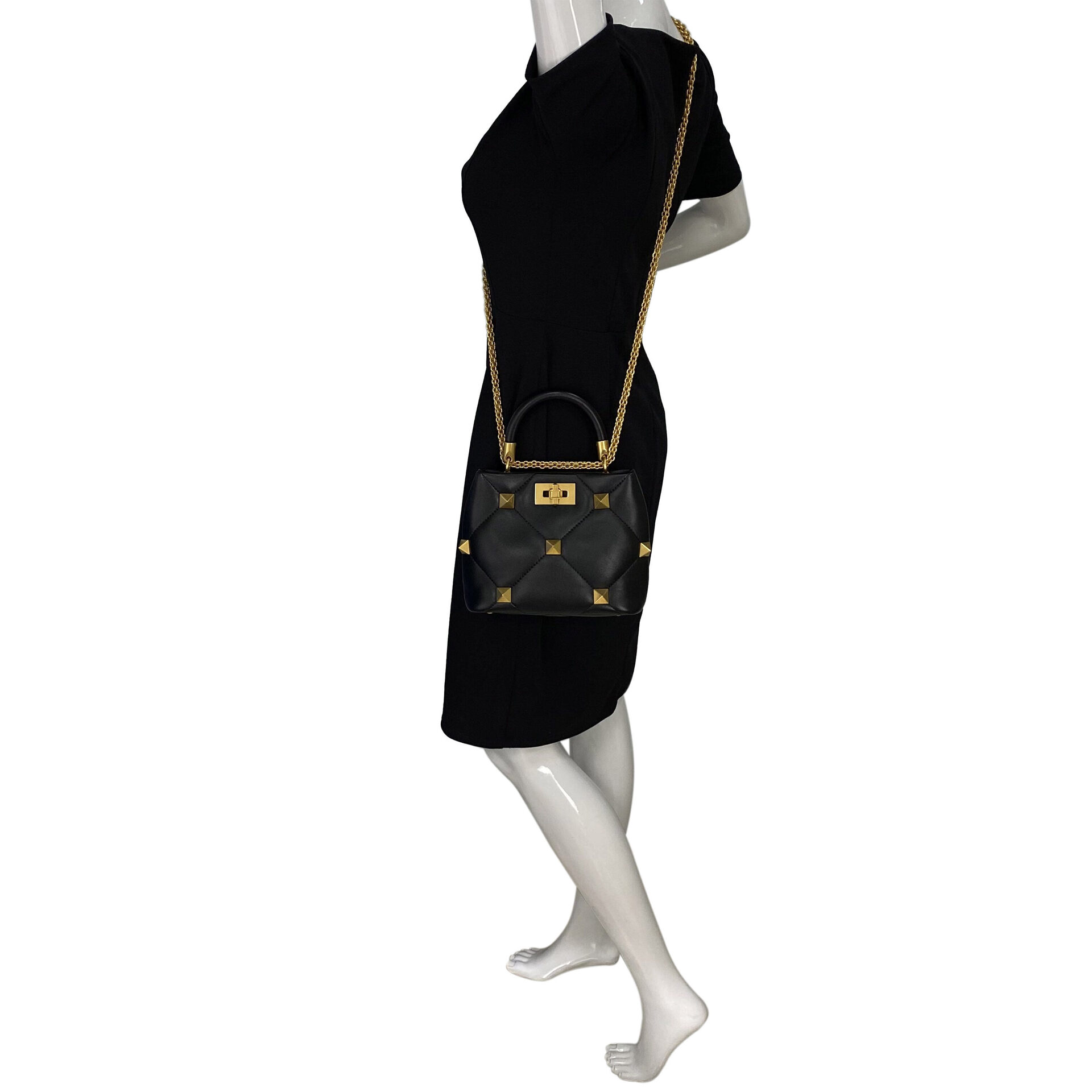 Bolsa Valentino Garavani Roman Stud Preta