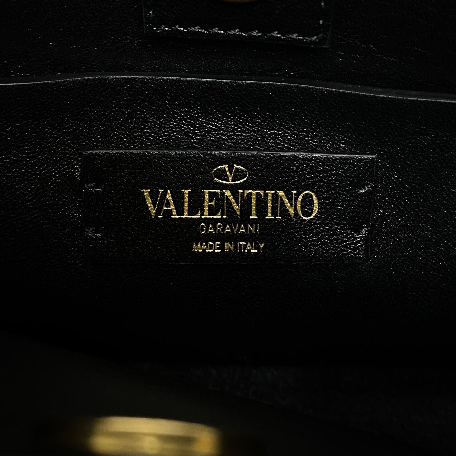 Bolsa Valentino Garavani Roman Stud Preta