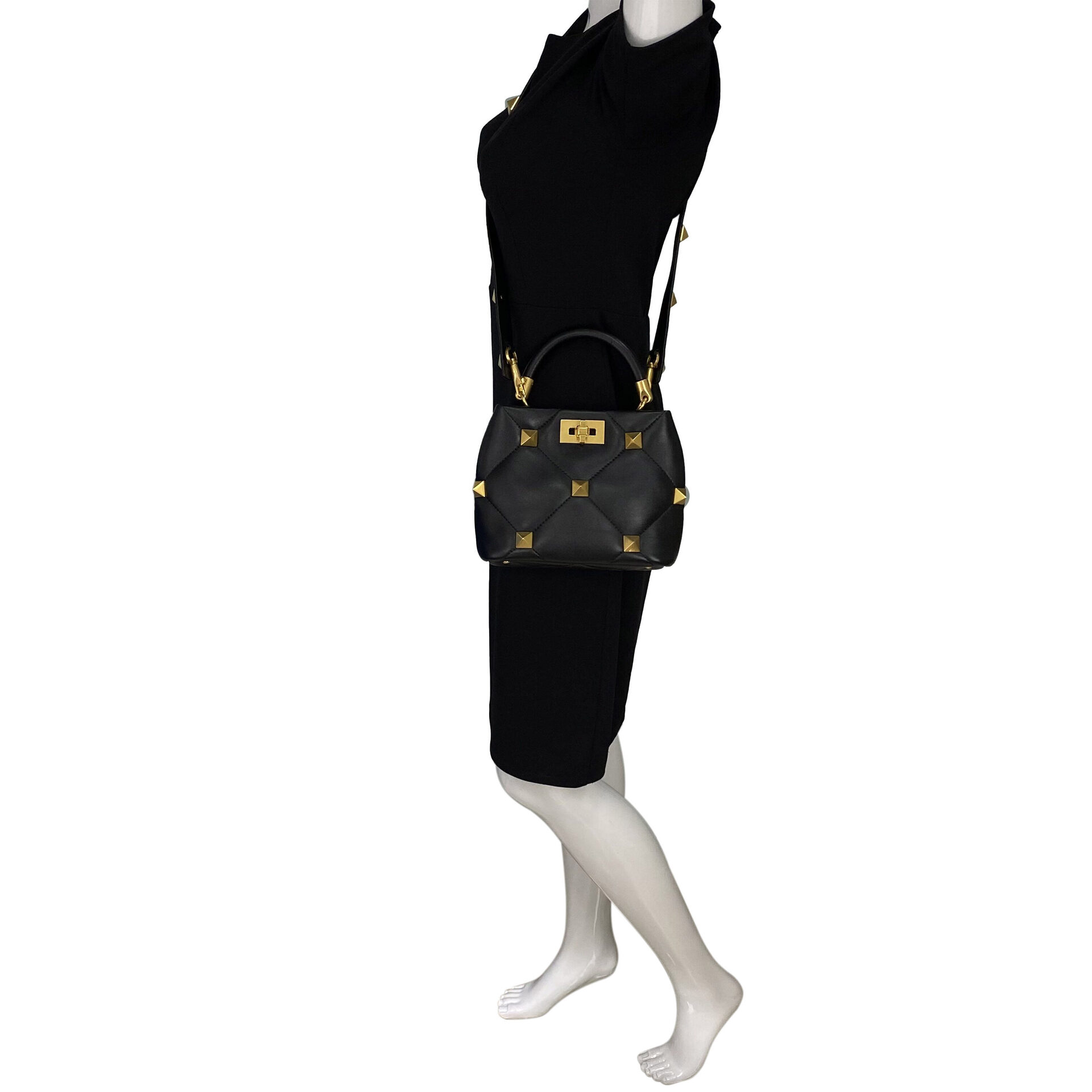 Bolsa Valentino Garavani Roman Stud Preta