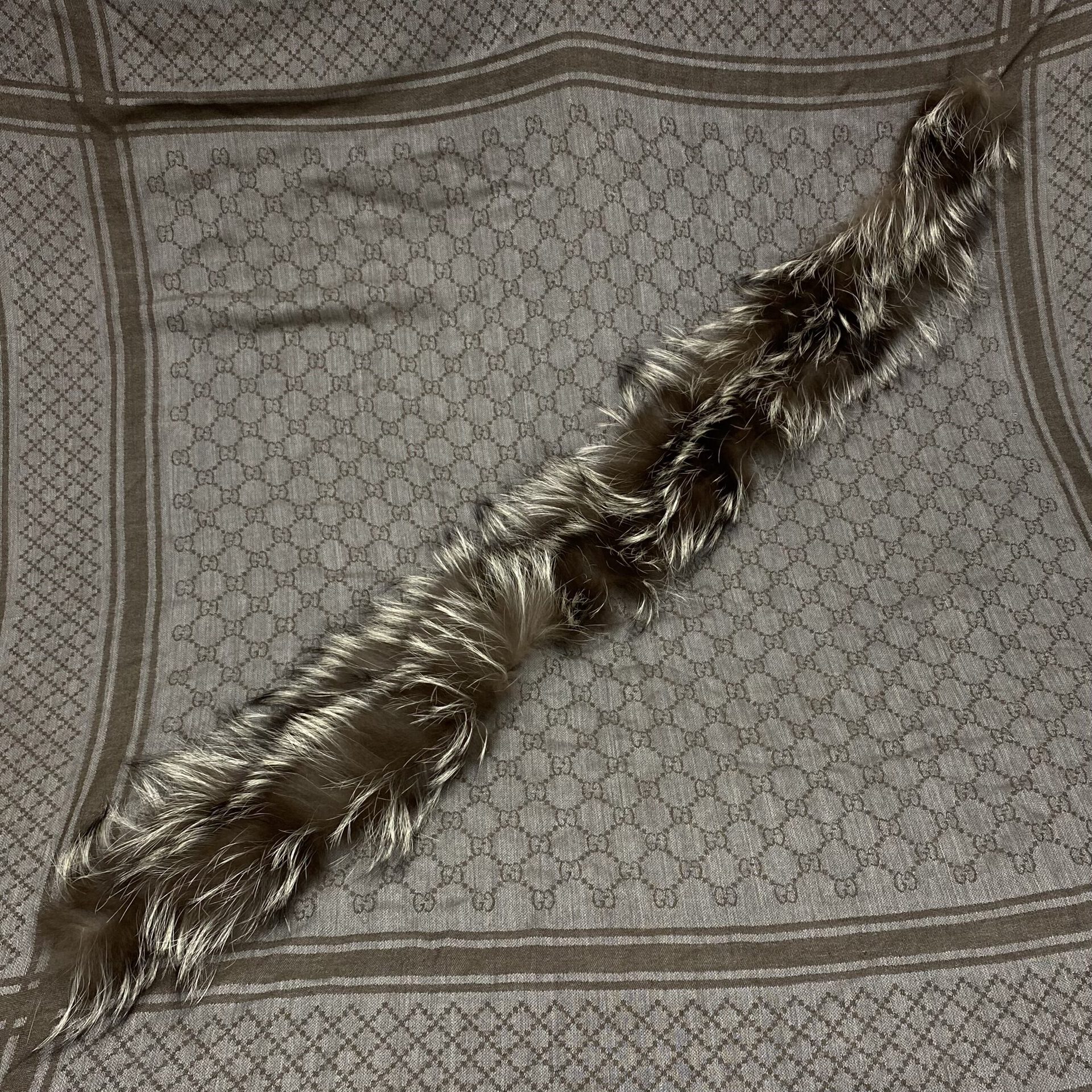 Echarpe Gucci Monograma