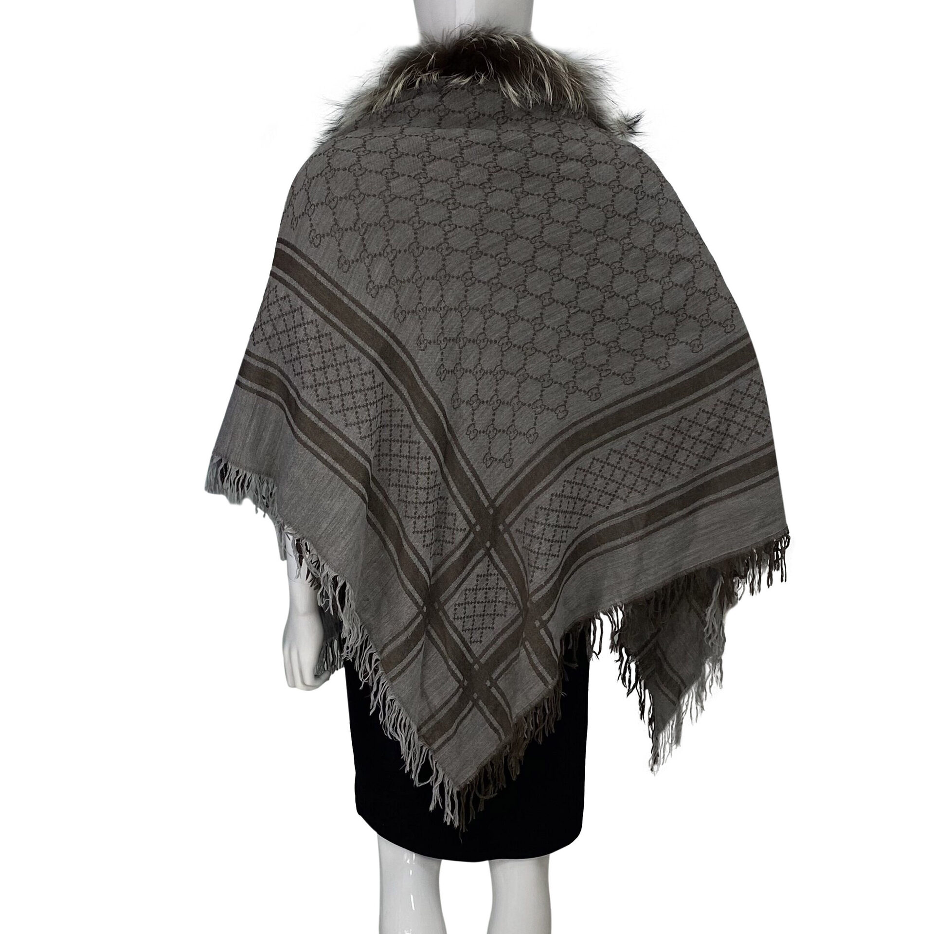 Echarpe Gucci Monograma