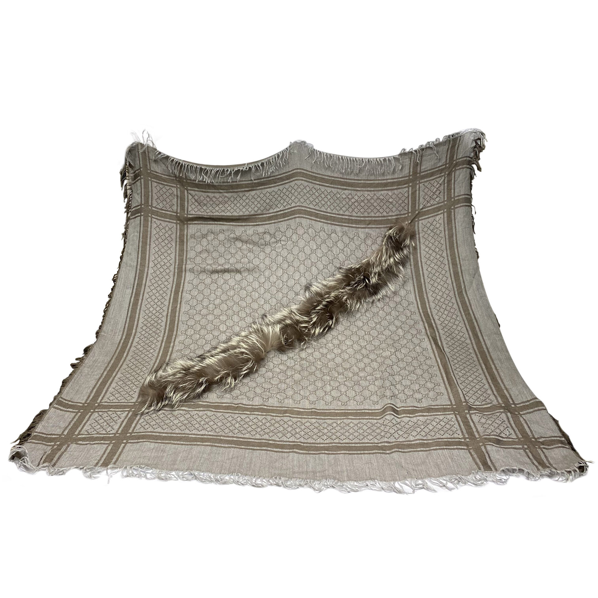 Echarpe Gucci Monograma