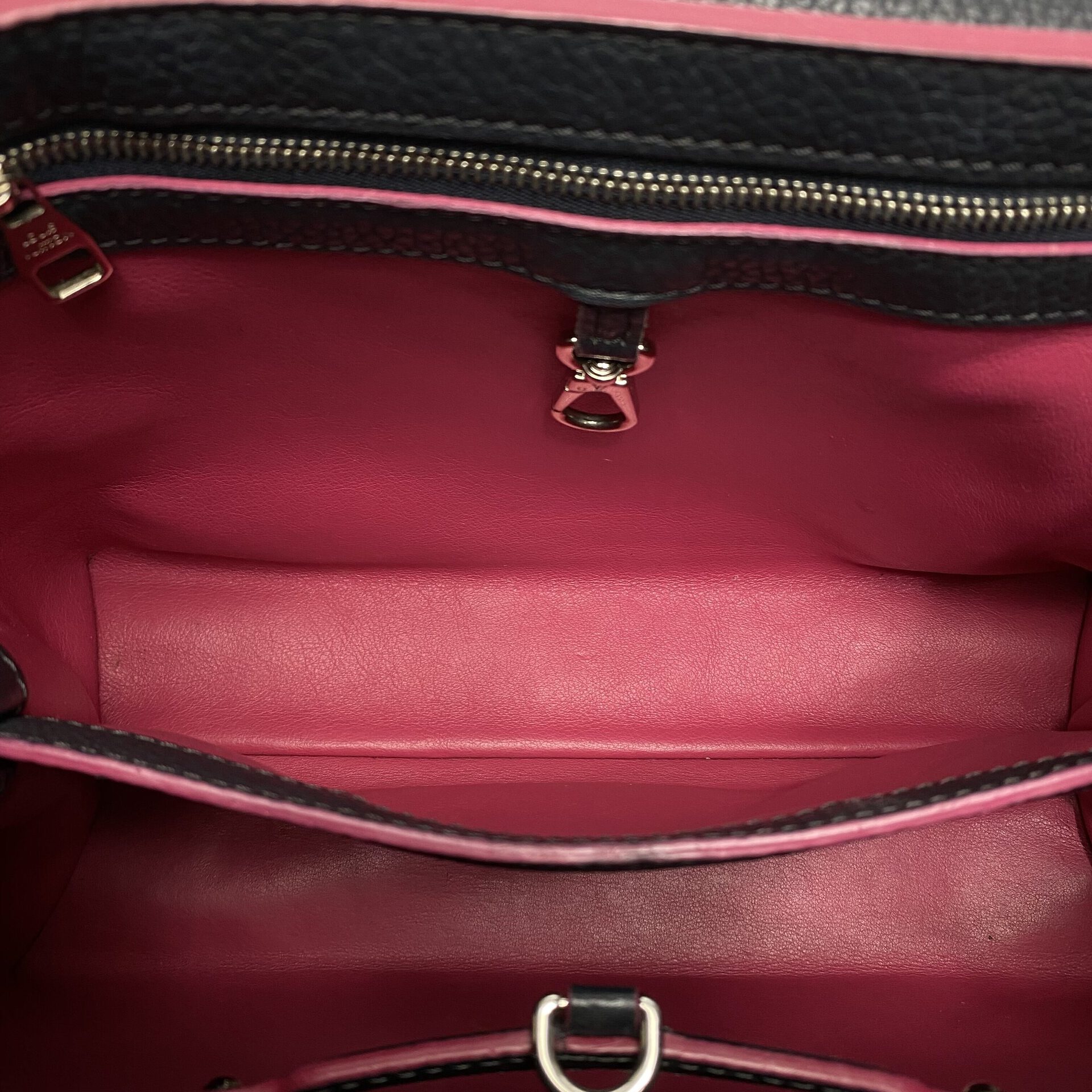 Bolsa Louis Vuitton Capucines Preta