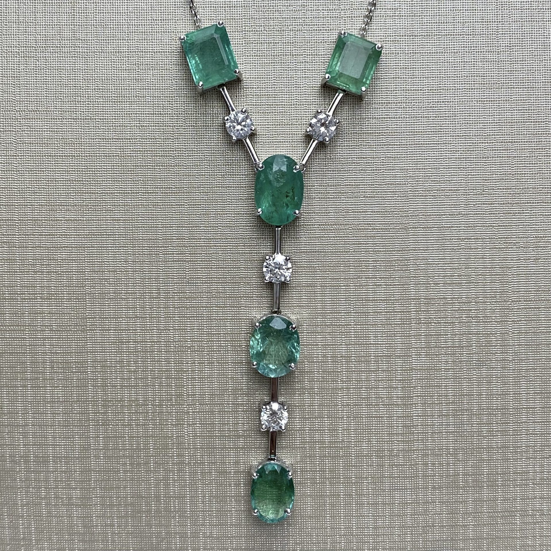 Colar Pendente Esmeraldas e Diamantes