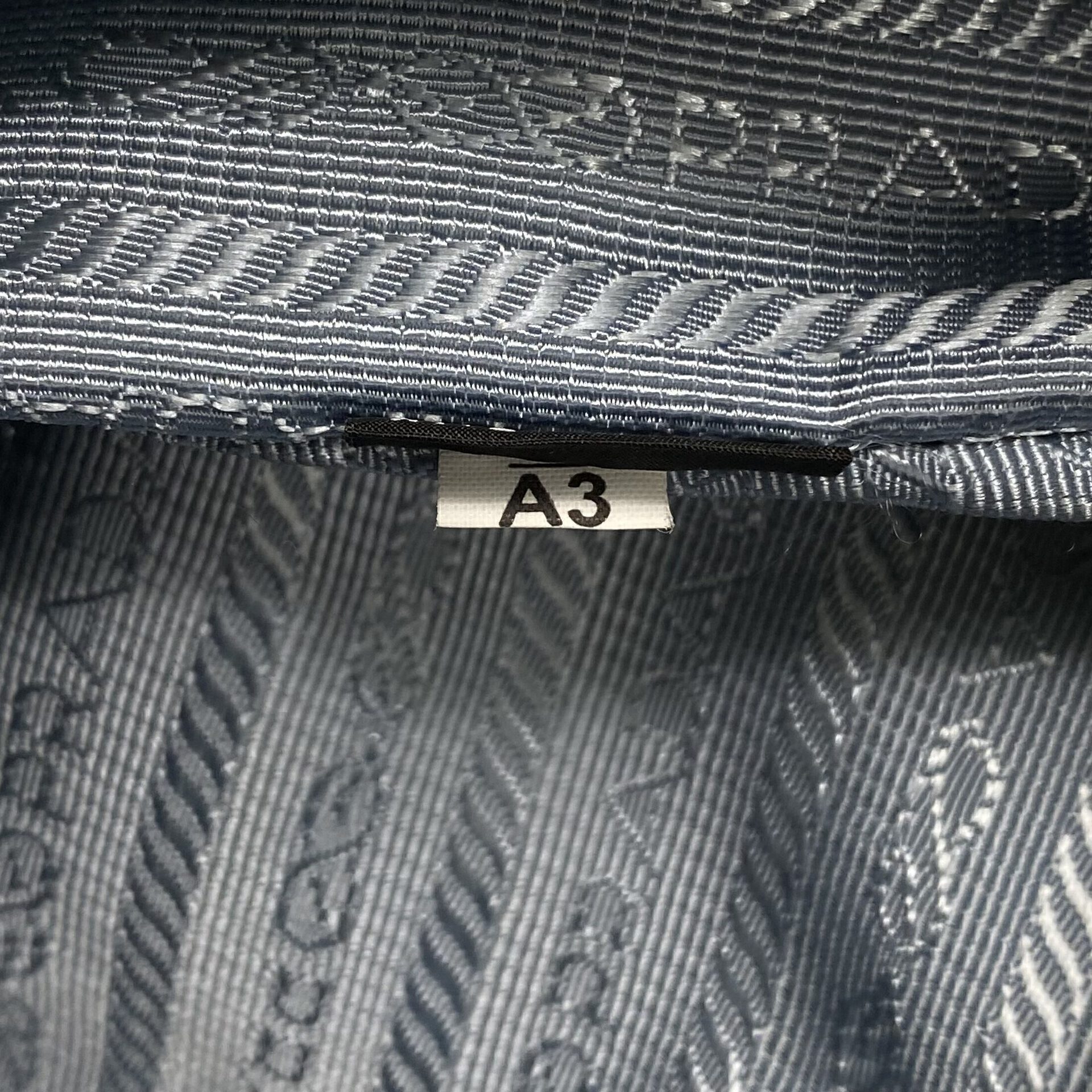 Bolsa Prada Re-Edition 2005 Nylon Azul
