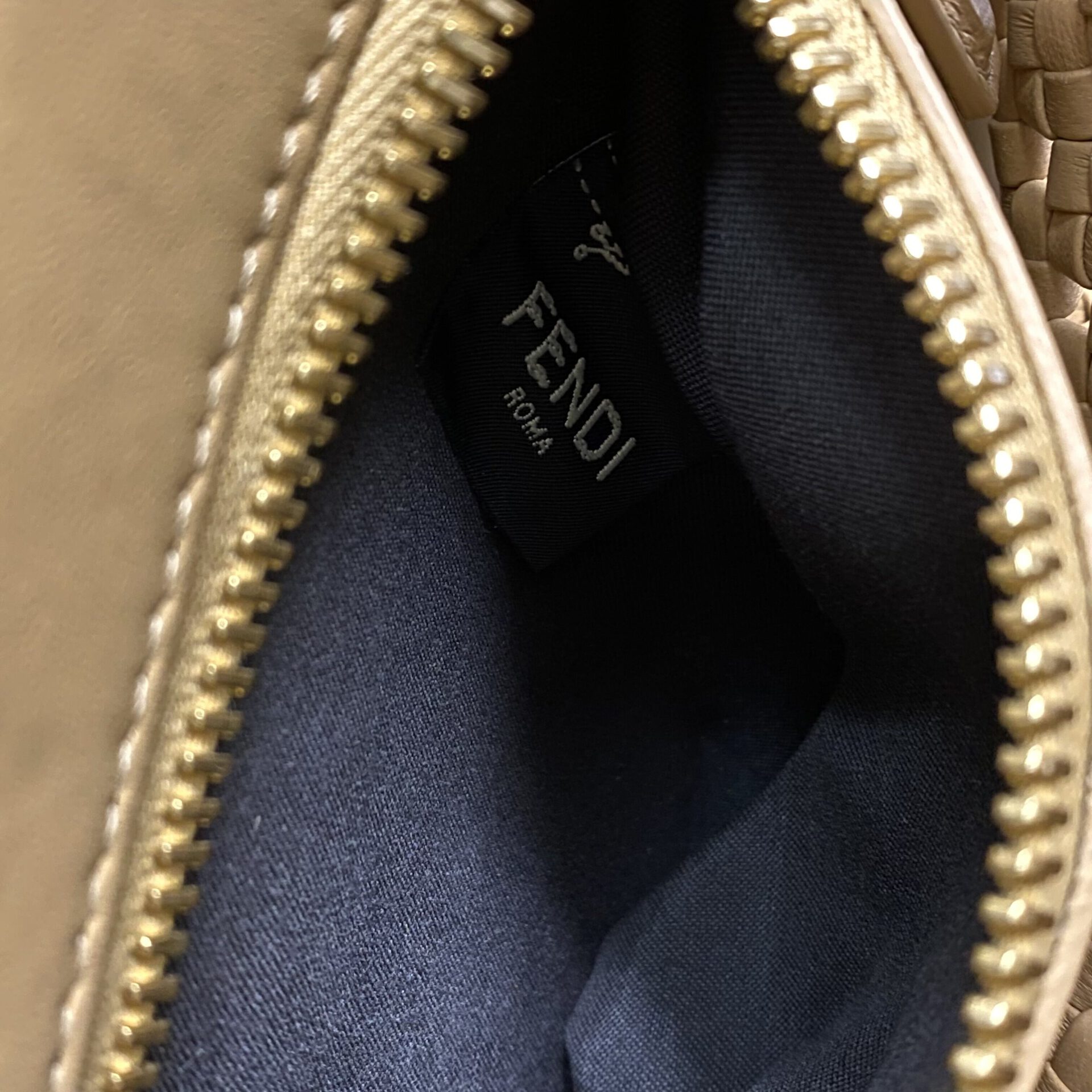 Bolsa Fendi Peekaboo Intrecciato