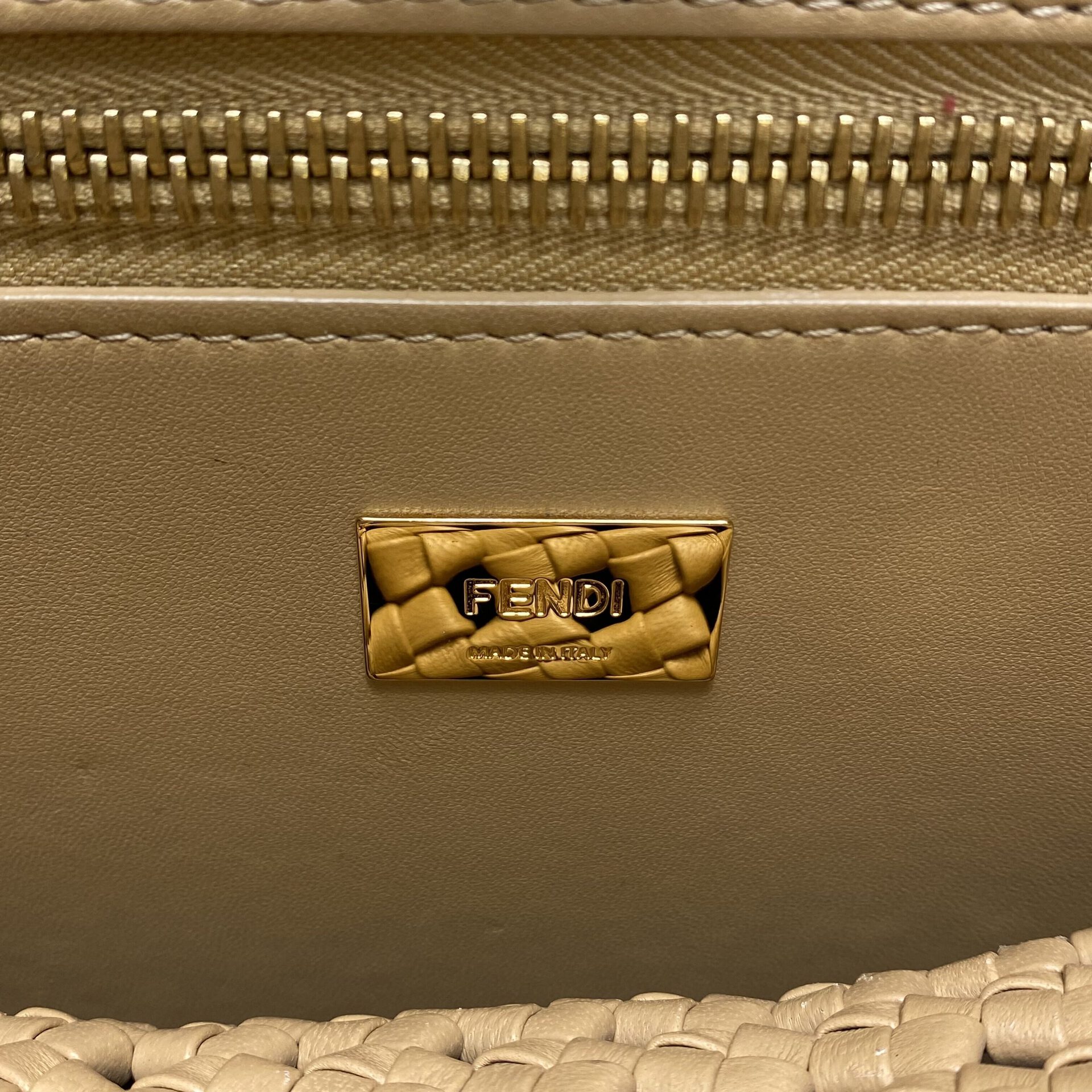 Bolsa Fendi Peekaboo Intrecciato