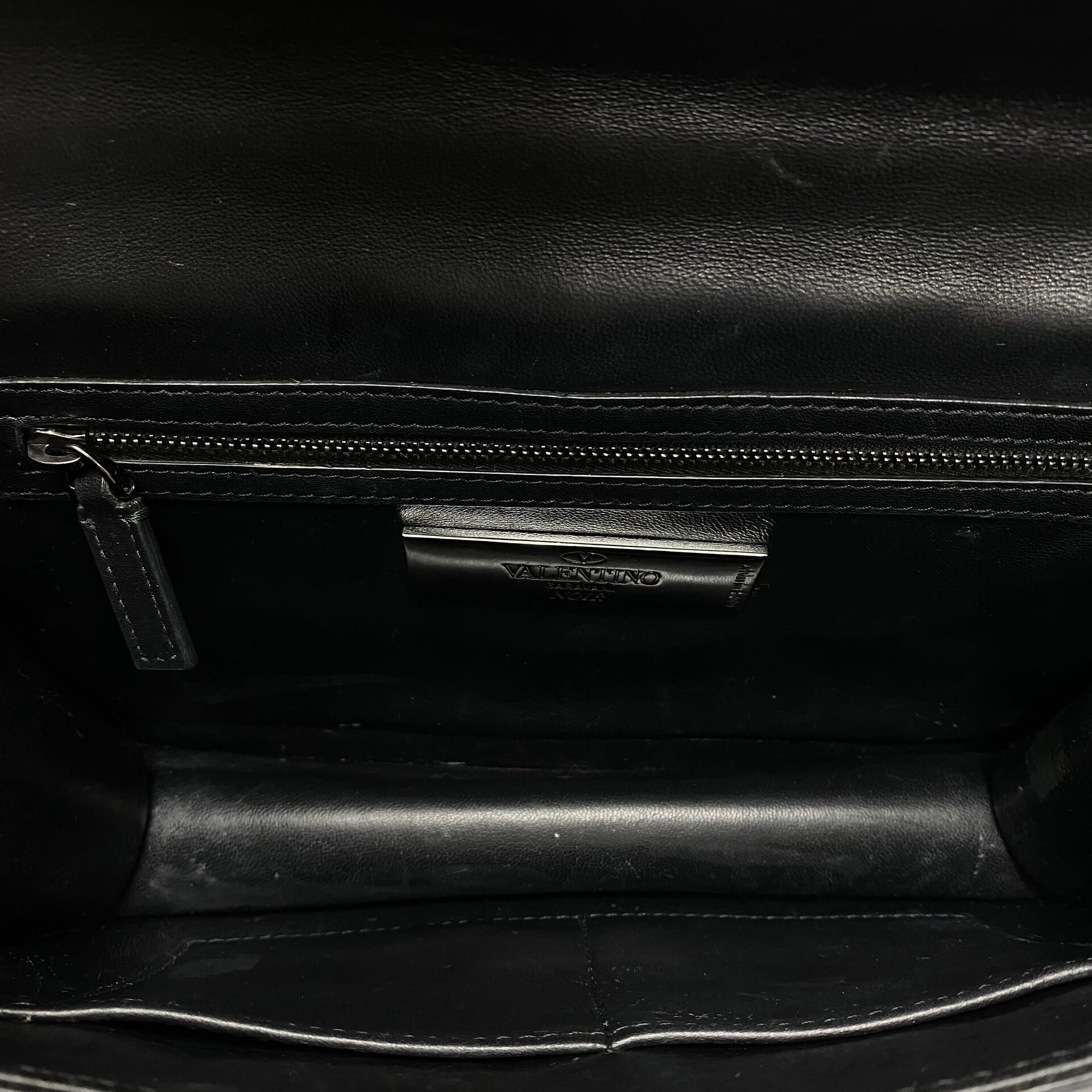 Bolsa Valentino Garavani Glam Lock Couro Preto