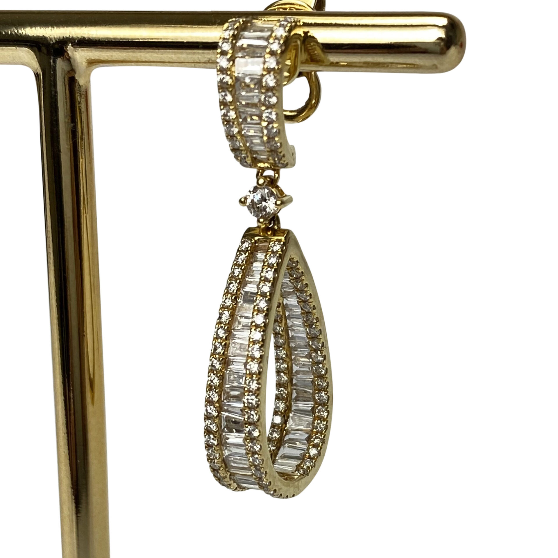 Par de Brincos Gota Argola Vazada