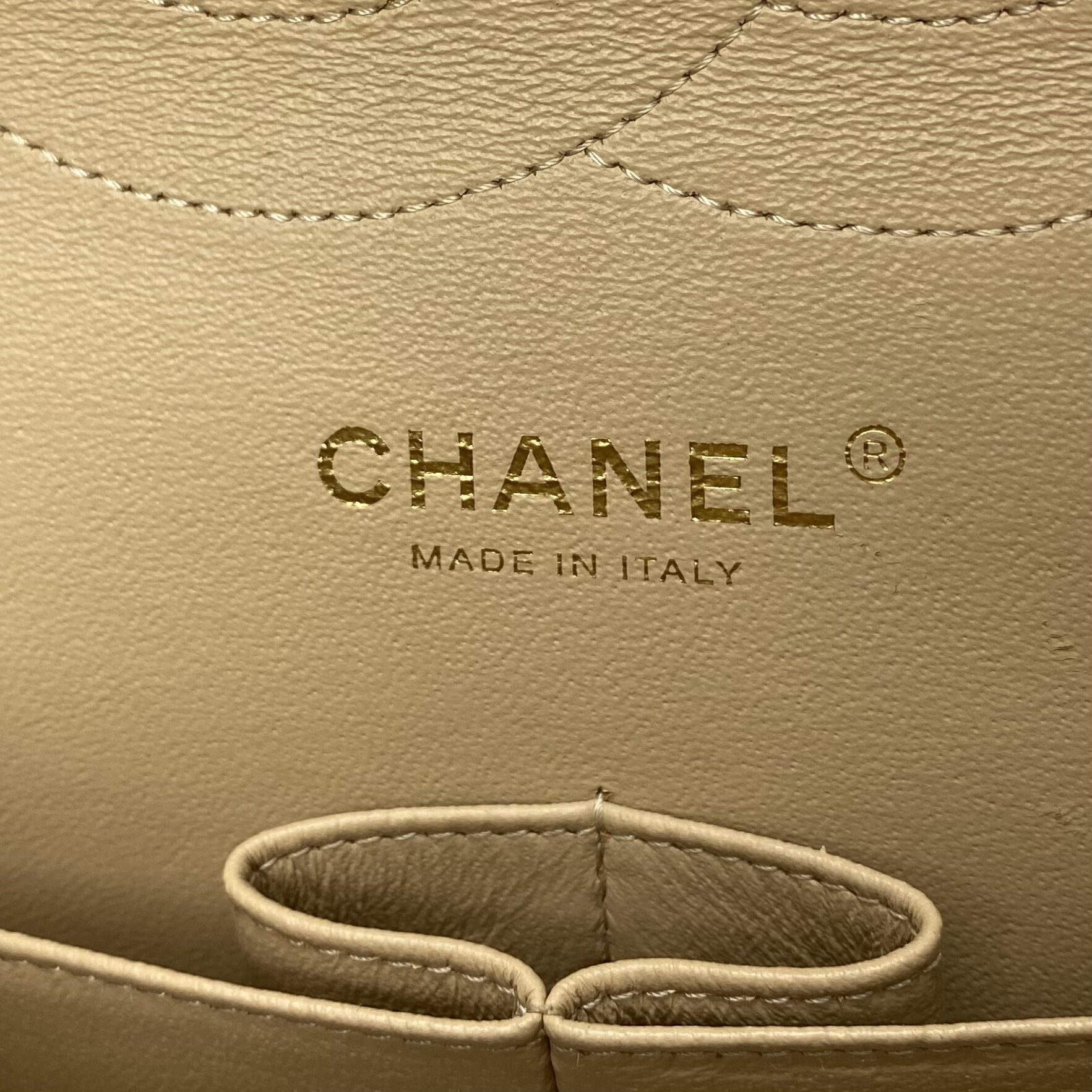 Bolsa Chanel Clássica Double Flap Lambskin Bege