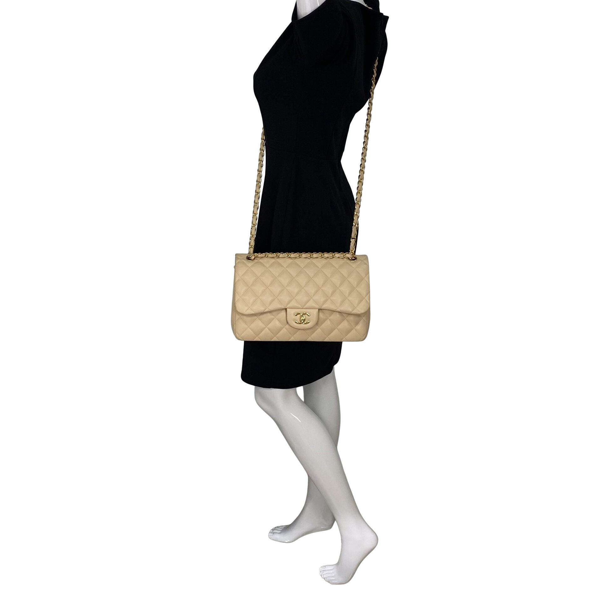 Bolsa Chanel Clássica Double Flap Lambskin Bege