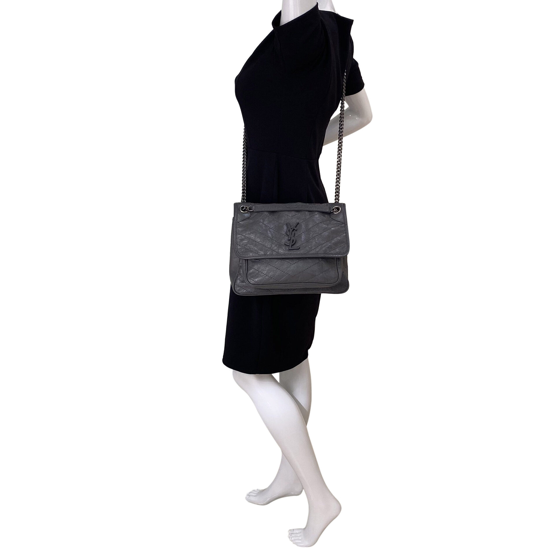 Bolsa Saint Laurent Niki Cinza