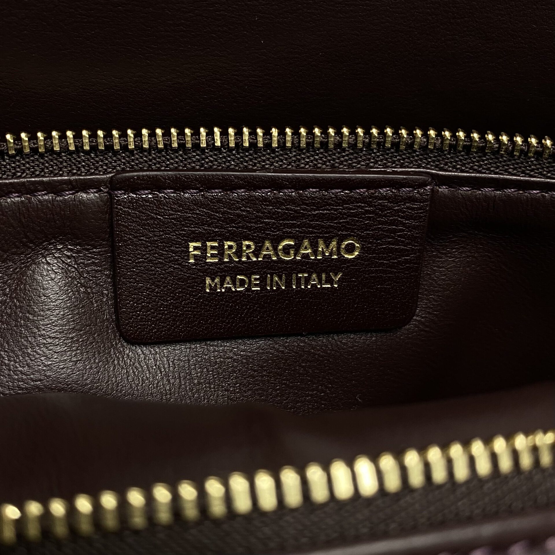 Bolsa Salvatore Ferragamo Front Flap Crossbody