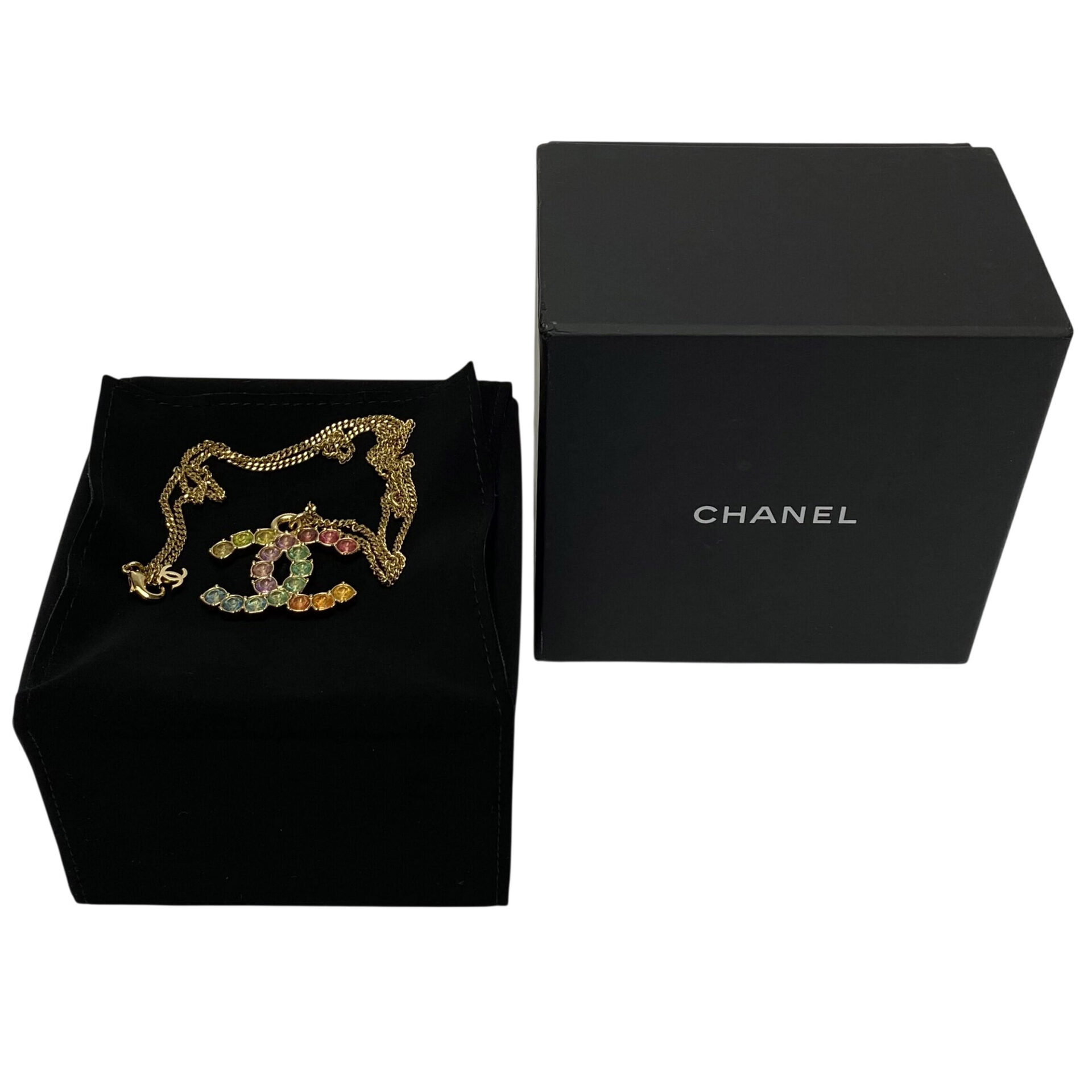 Colar Chanel Crystal CC Pendant Necklace Gold Rainbow